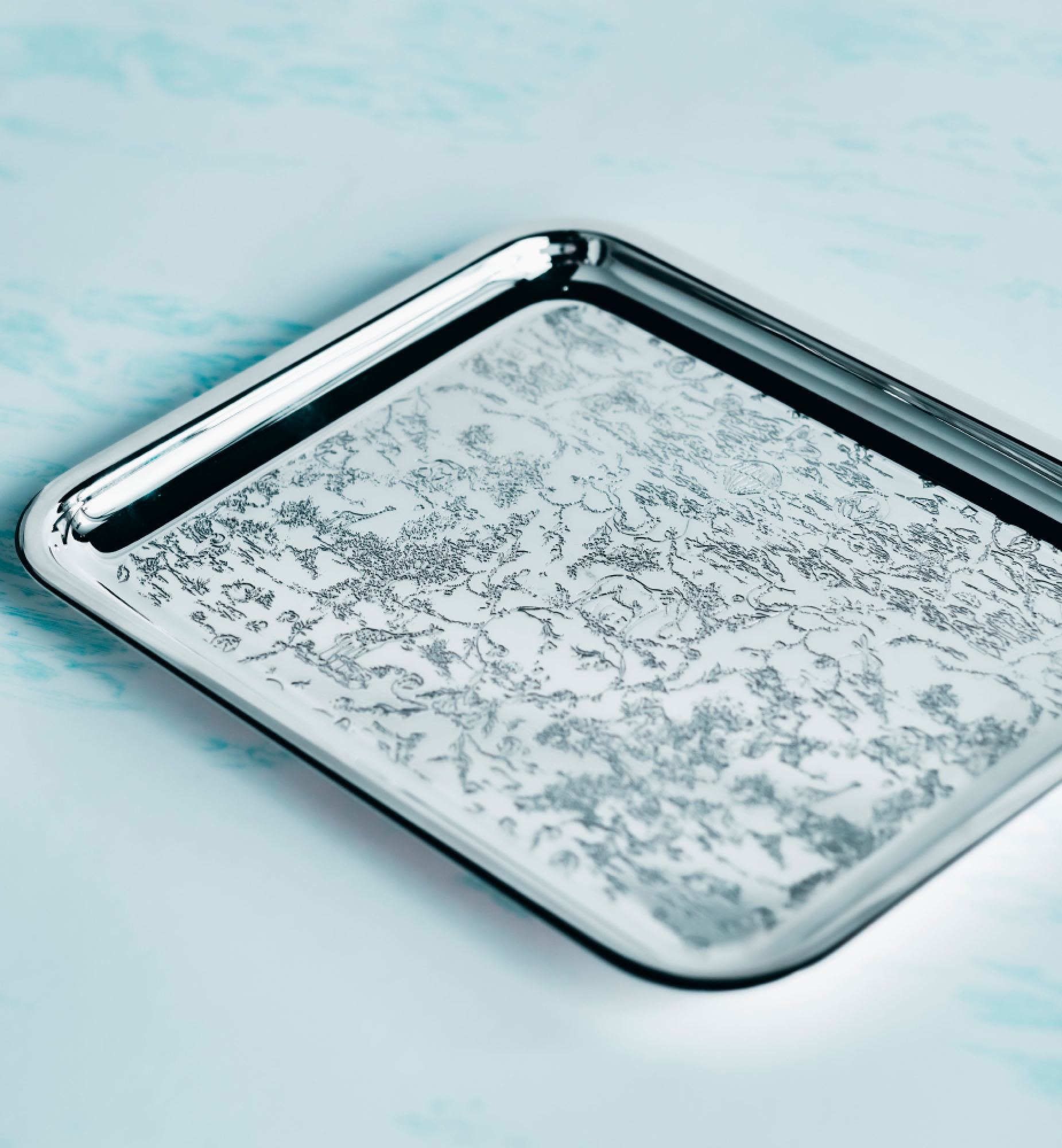 镌刻图案托盘 银色饰面金属 Innocence 茹伊印花图案 E13