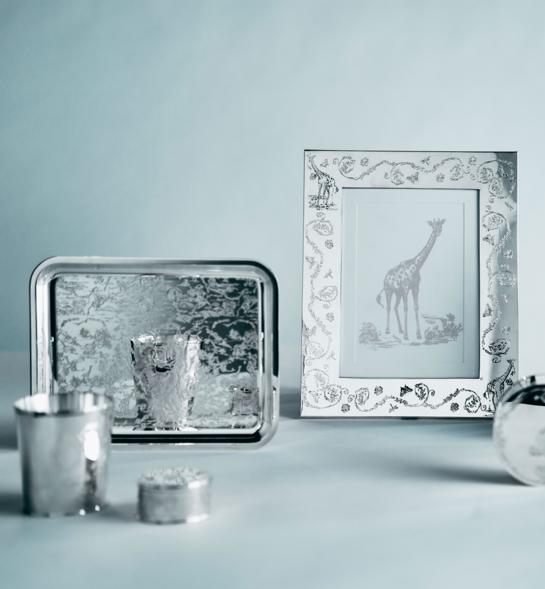 镌刻图案托盘 银色饰面金属 Innocence 茹伊印花图案 E14