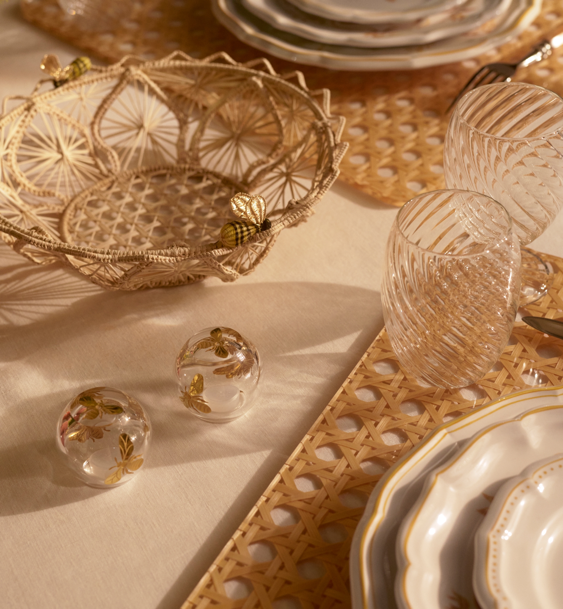 篮子 米色小蜜蜂标识 E13