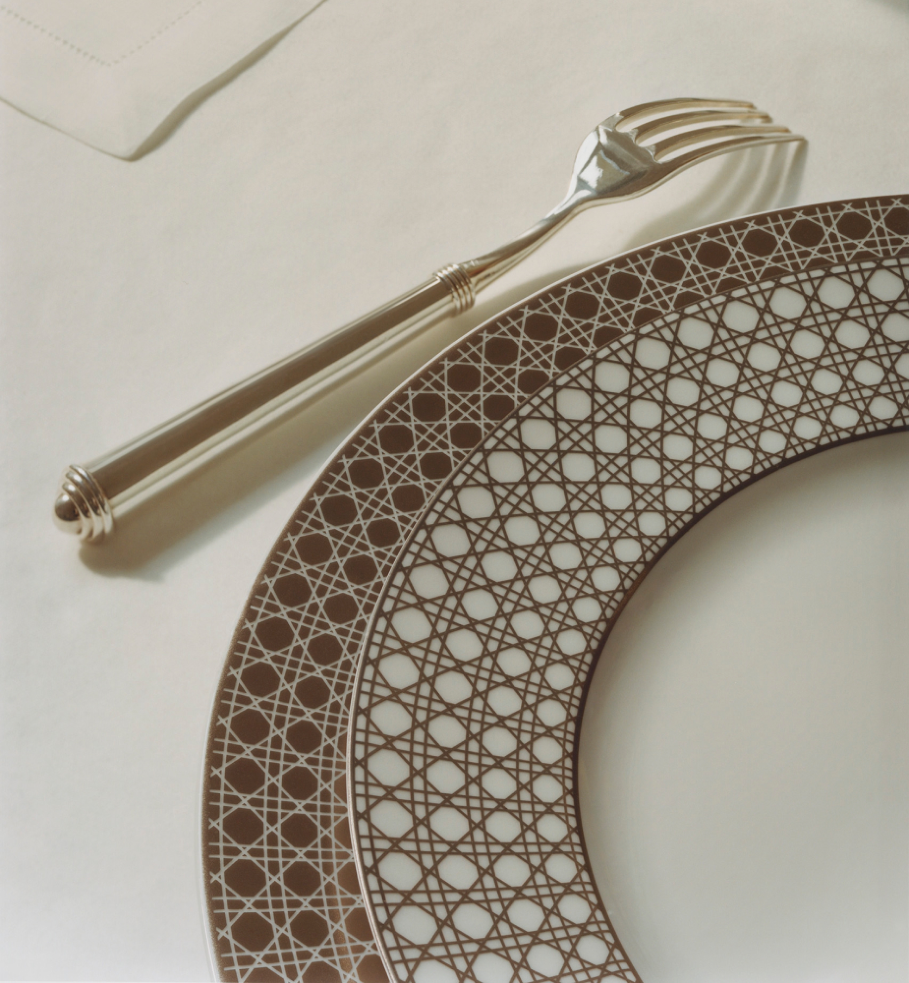 Cannage Montaigne 系列装饰盘 白色和米色 E14