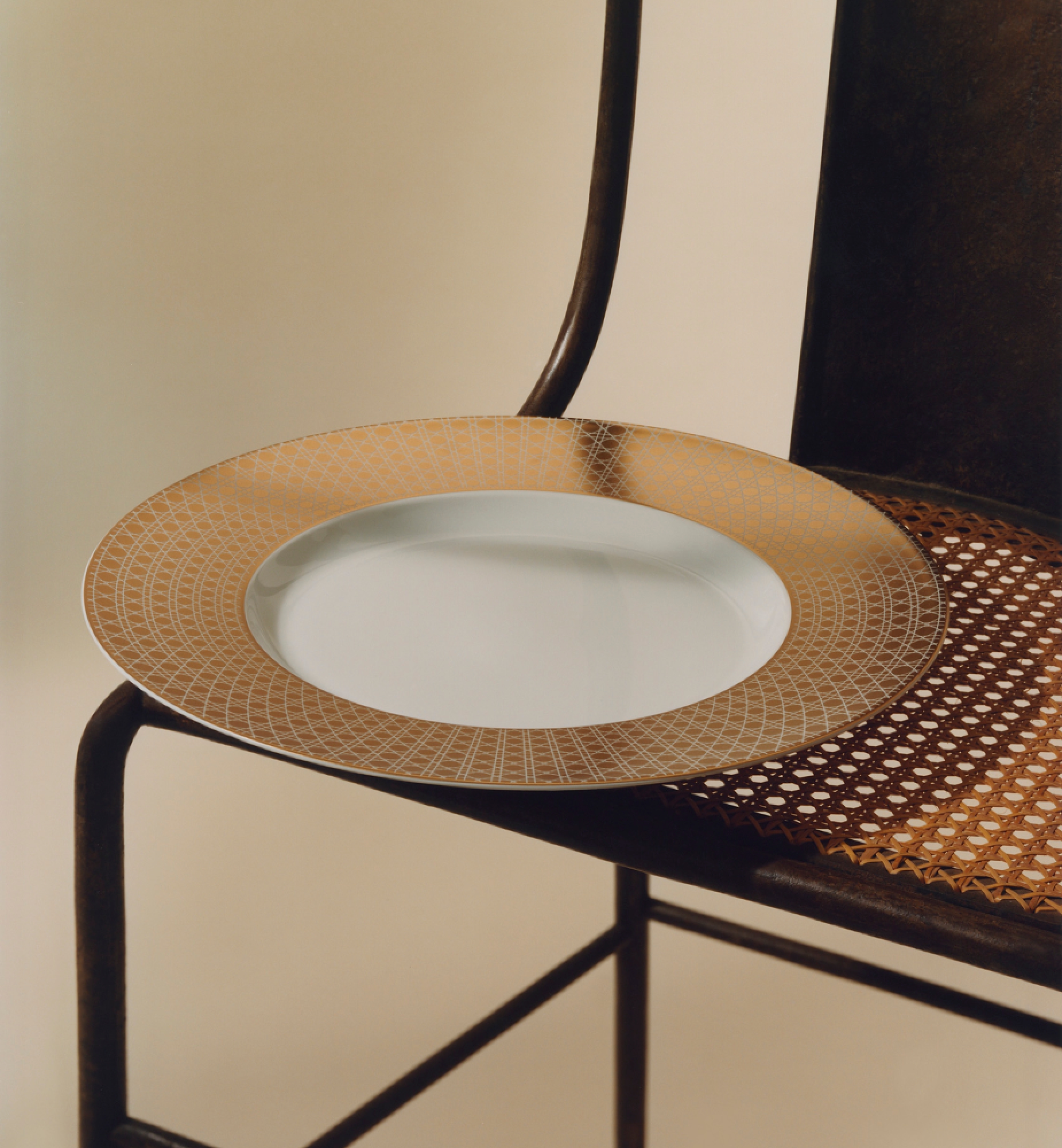 Cannage Montaigne 系列装饰盘 金色调藤格纹 E12