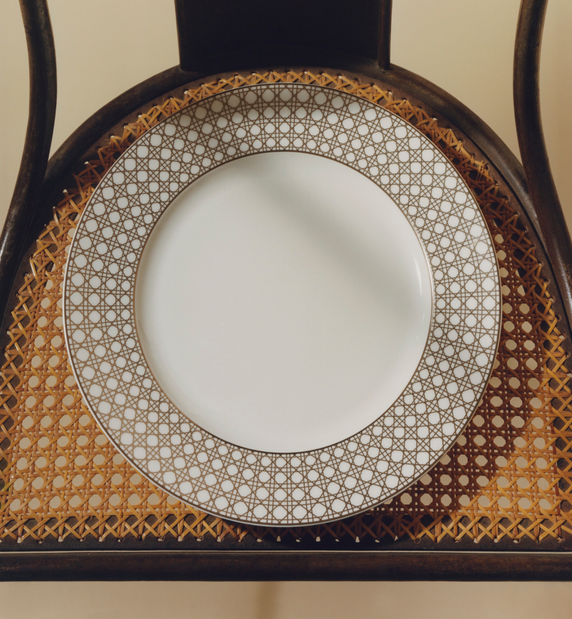 Cannage Montaigne 系列餐盘 白色和米色 E12