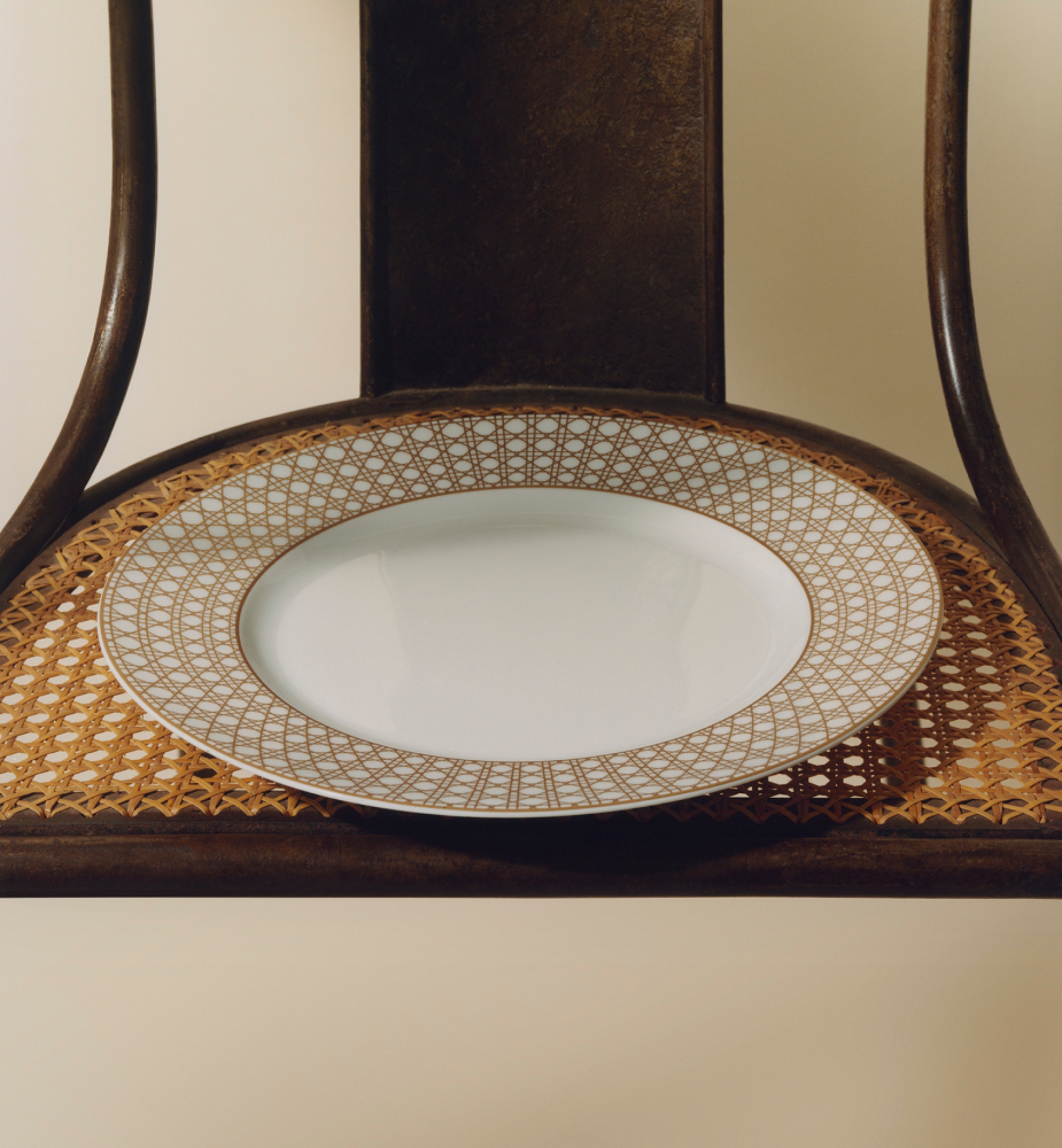 Cannage Montaigne 系列餐盘 金色调藤格纹 E12