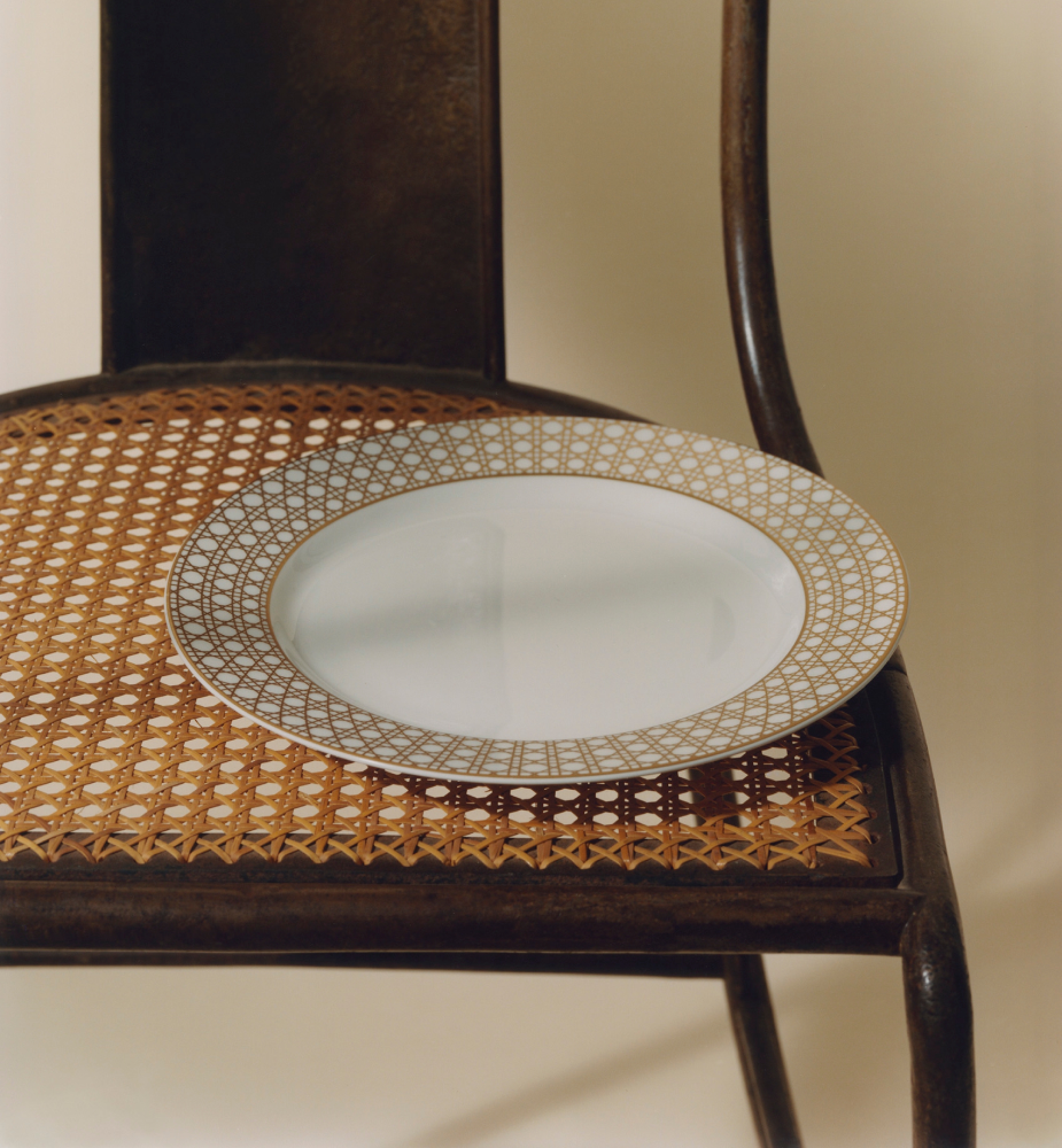 Cannage Montaigne 系列甜品碟 金色调藤格纹 E12