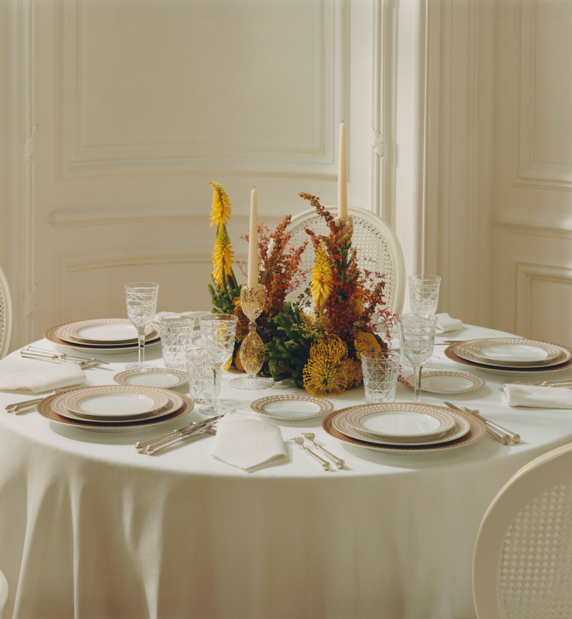 Cannage Montaigne 系列小吃碟 金色调藤格纹 E12