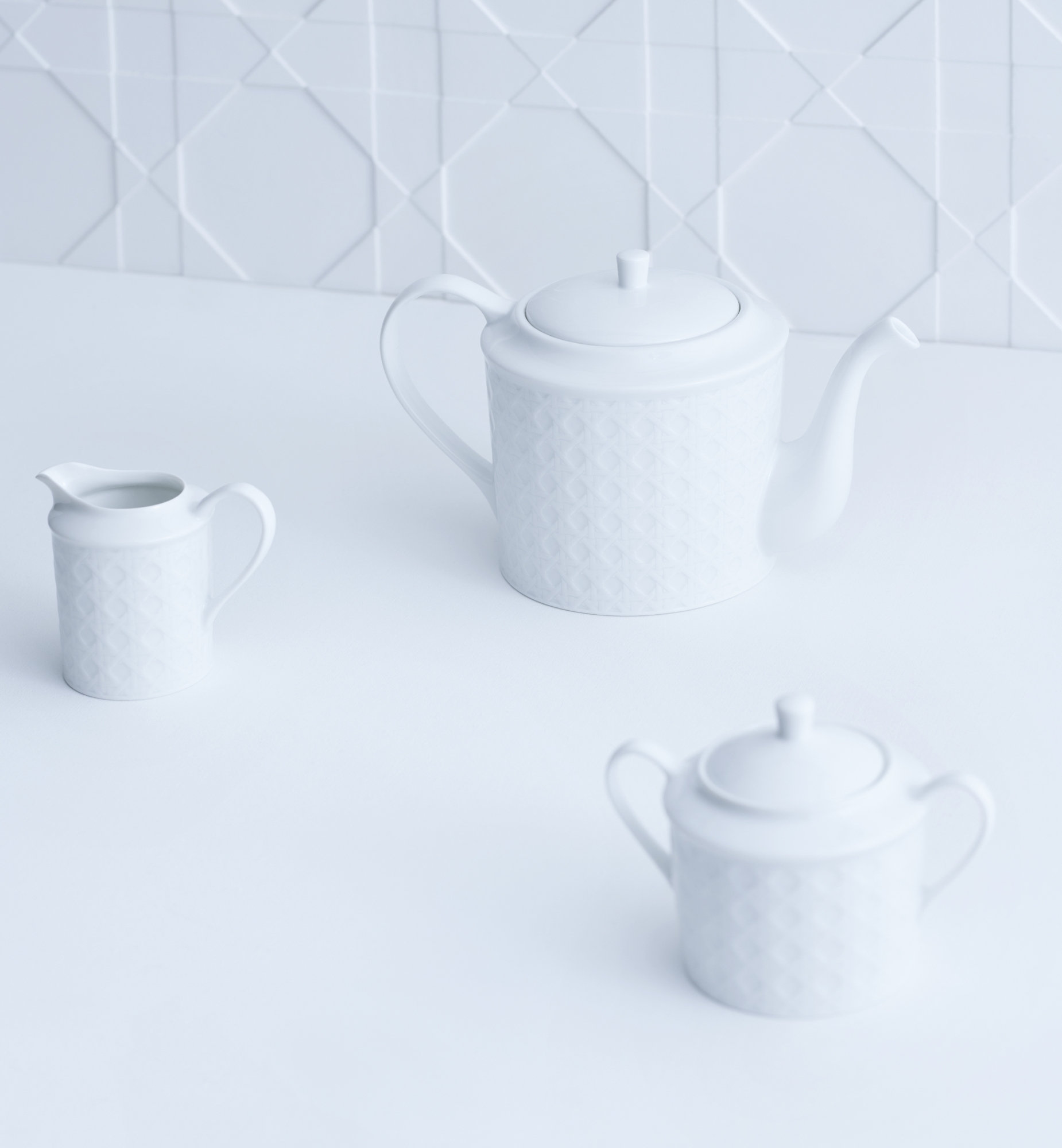 奶油壶 白色 Miss Dior Cannage 系列 E13