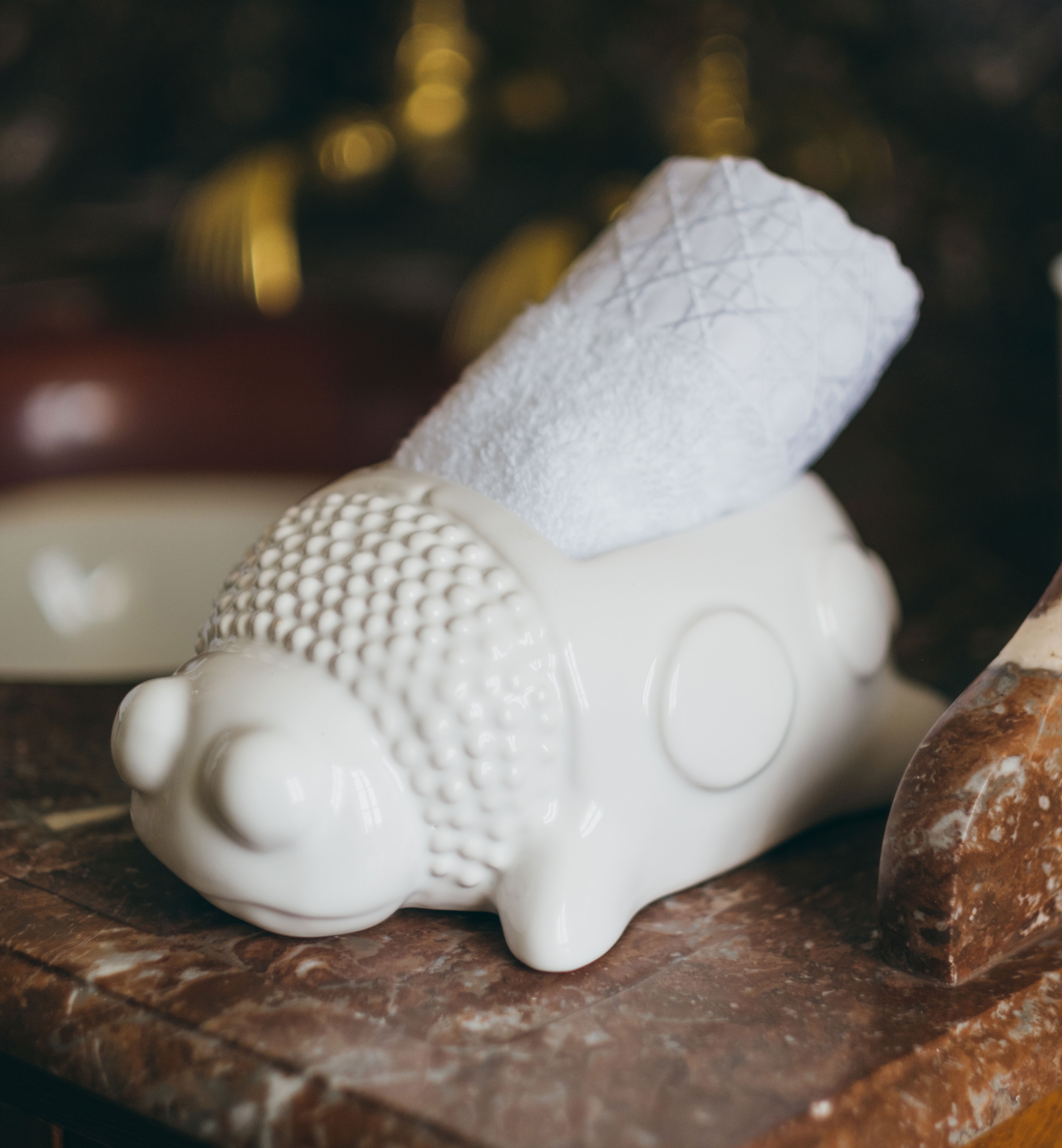 毛巾 白色机织藤格纹饰带 E13