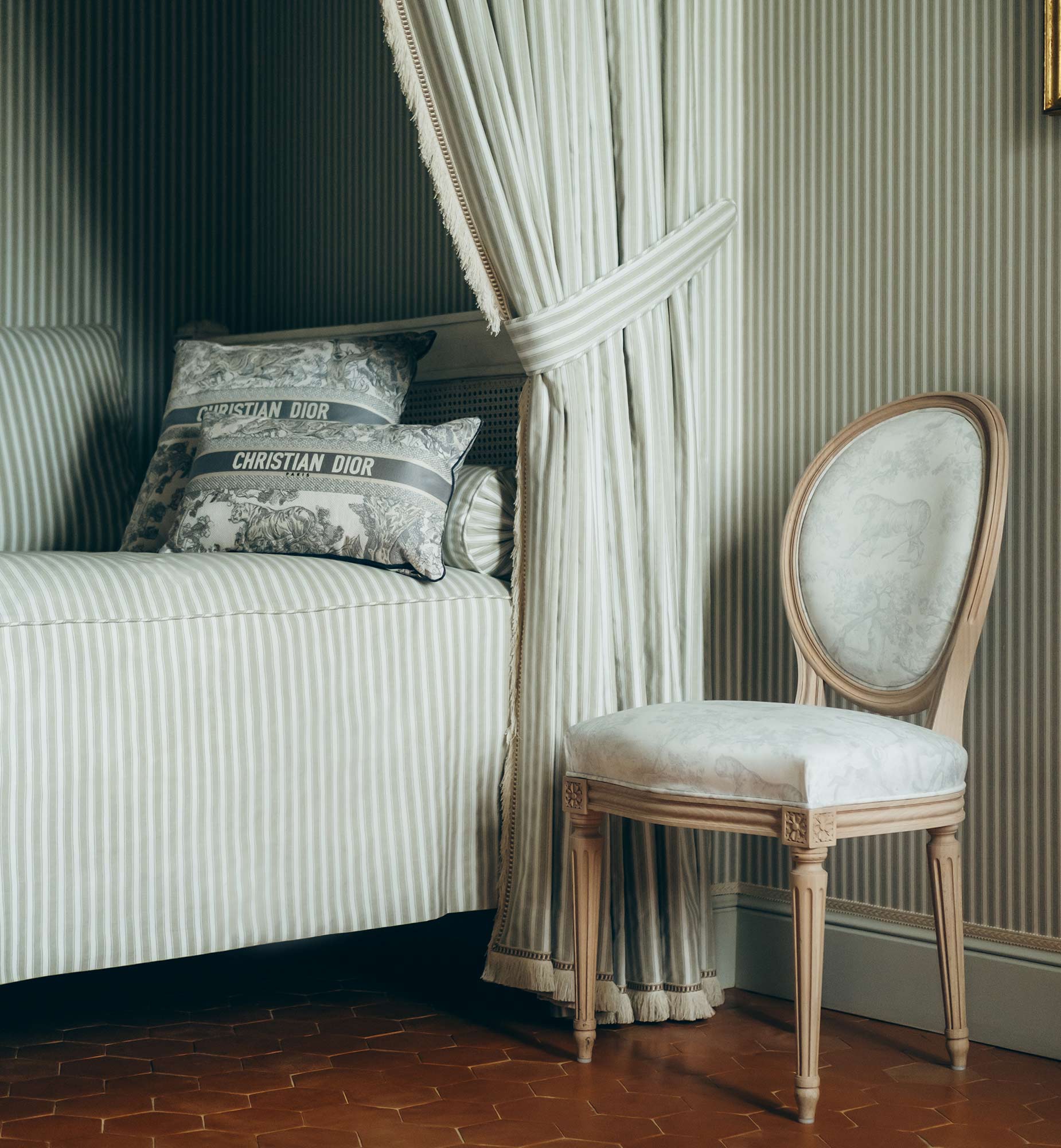 方形靠垫 灰色茹伊印花 E13