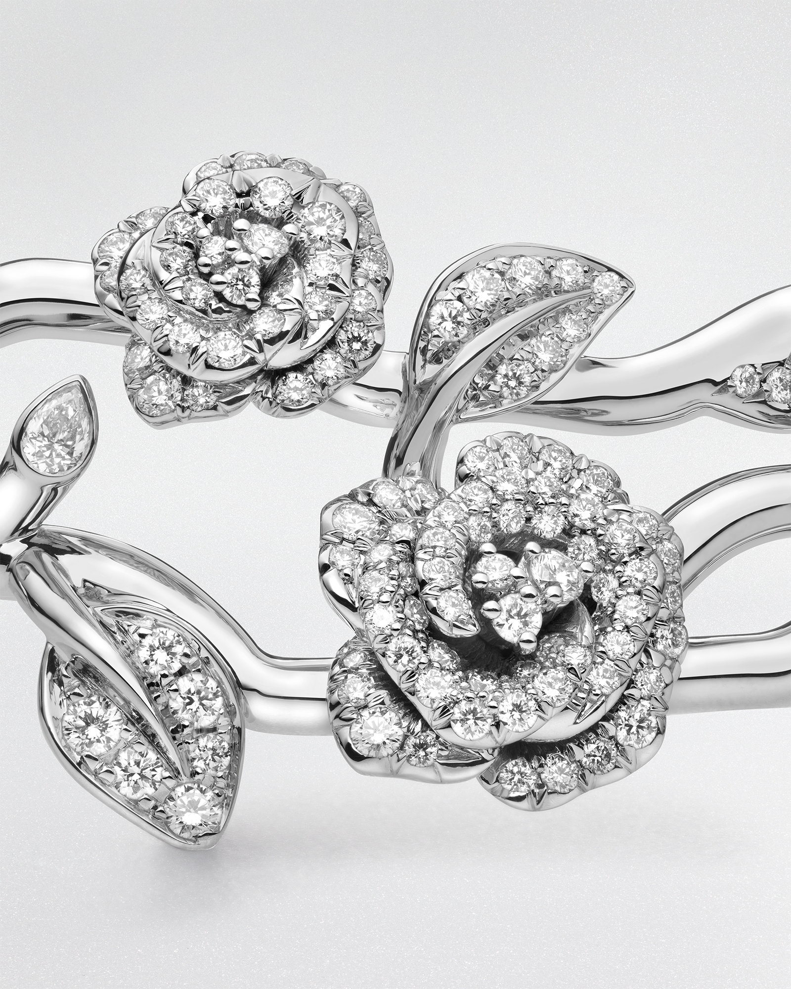 Rose Dior Bagatelle 短项链 白色 18K 金和钻石 E04