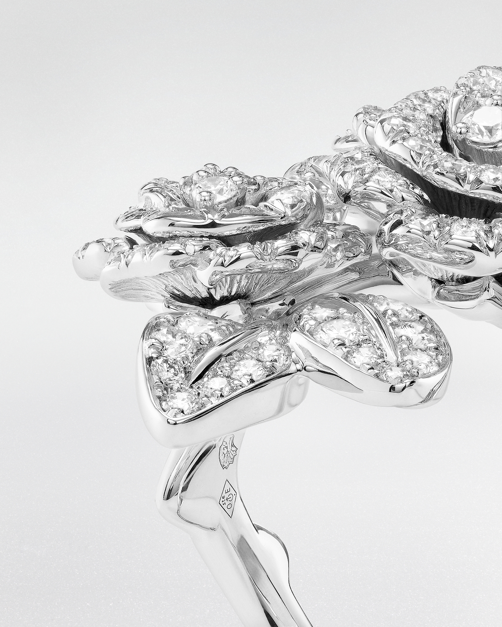 Rose Dior Bagatelle 戒指 白色 18K 金和钻石 E03