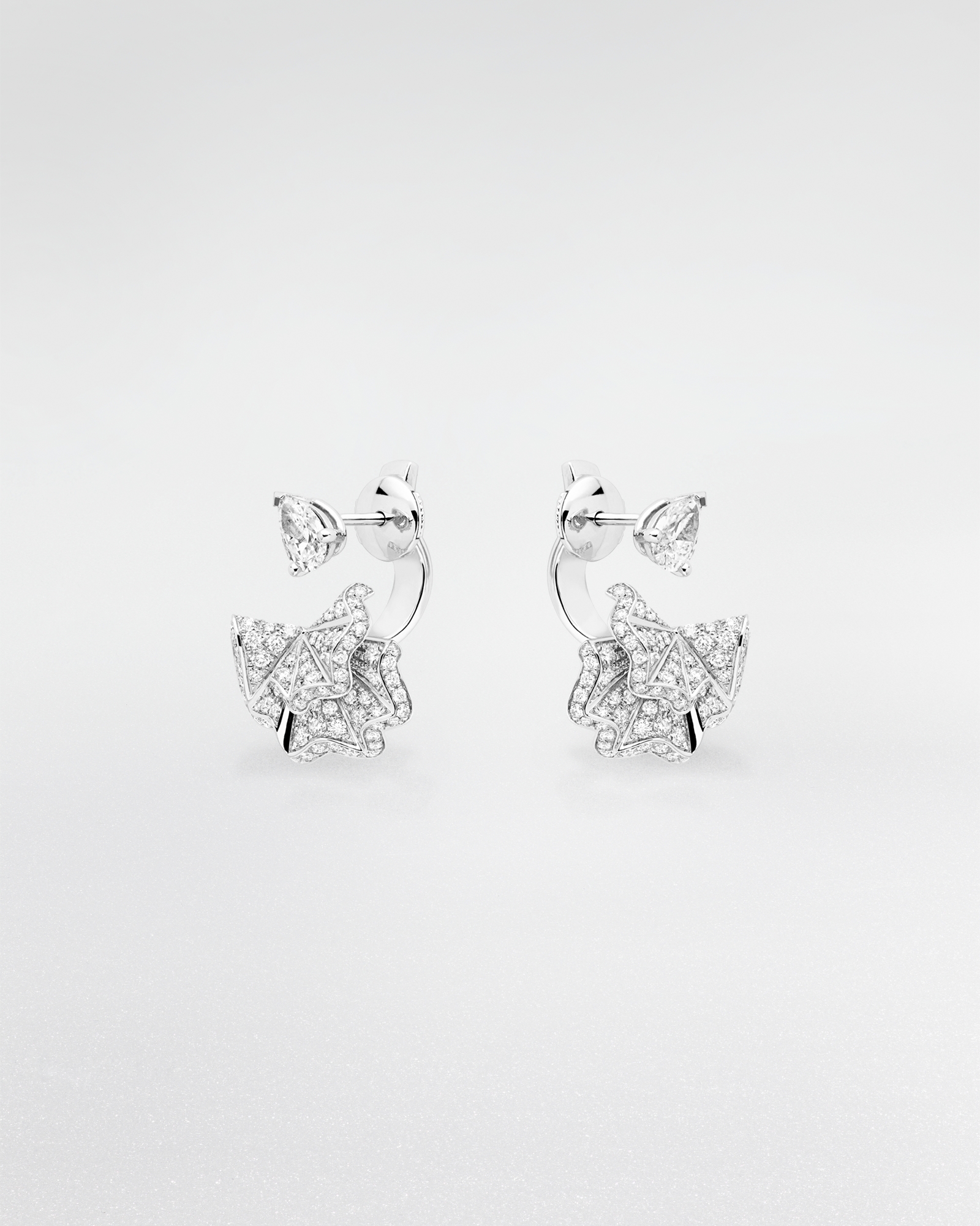 Couture Dior 耳环 白色 18K 金和钻石装饰 E04