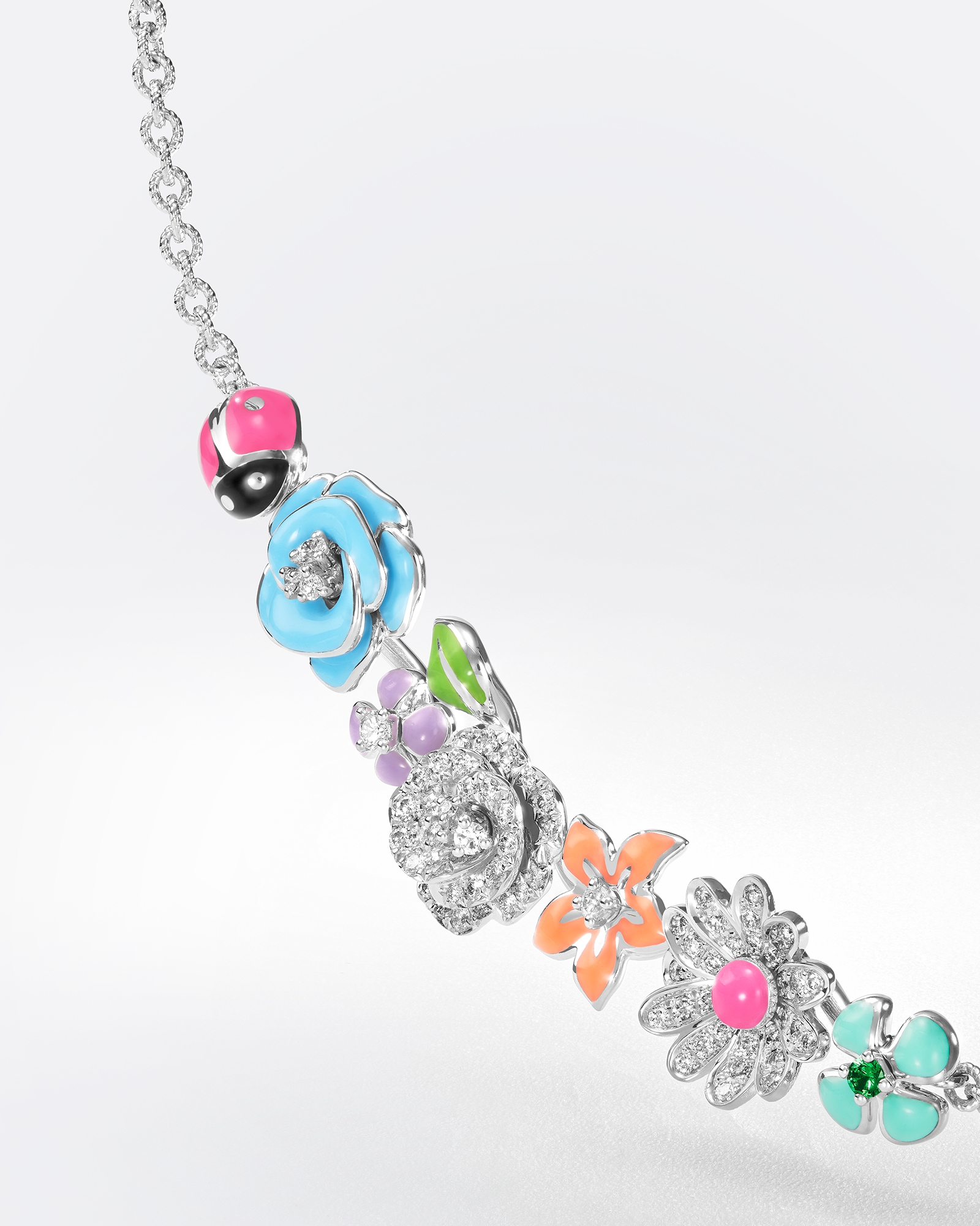 Diorette 项链 白色 18K 金、钻石、沙弗莱石和高级珠宝彩漆装饰 E02