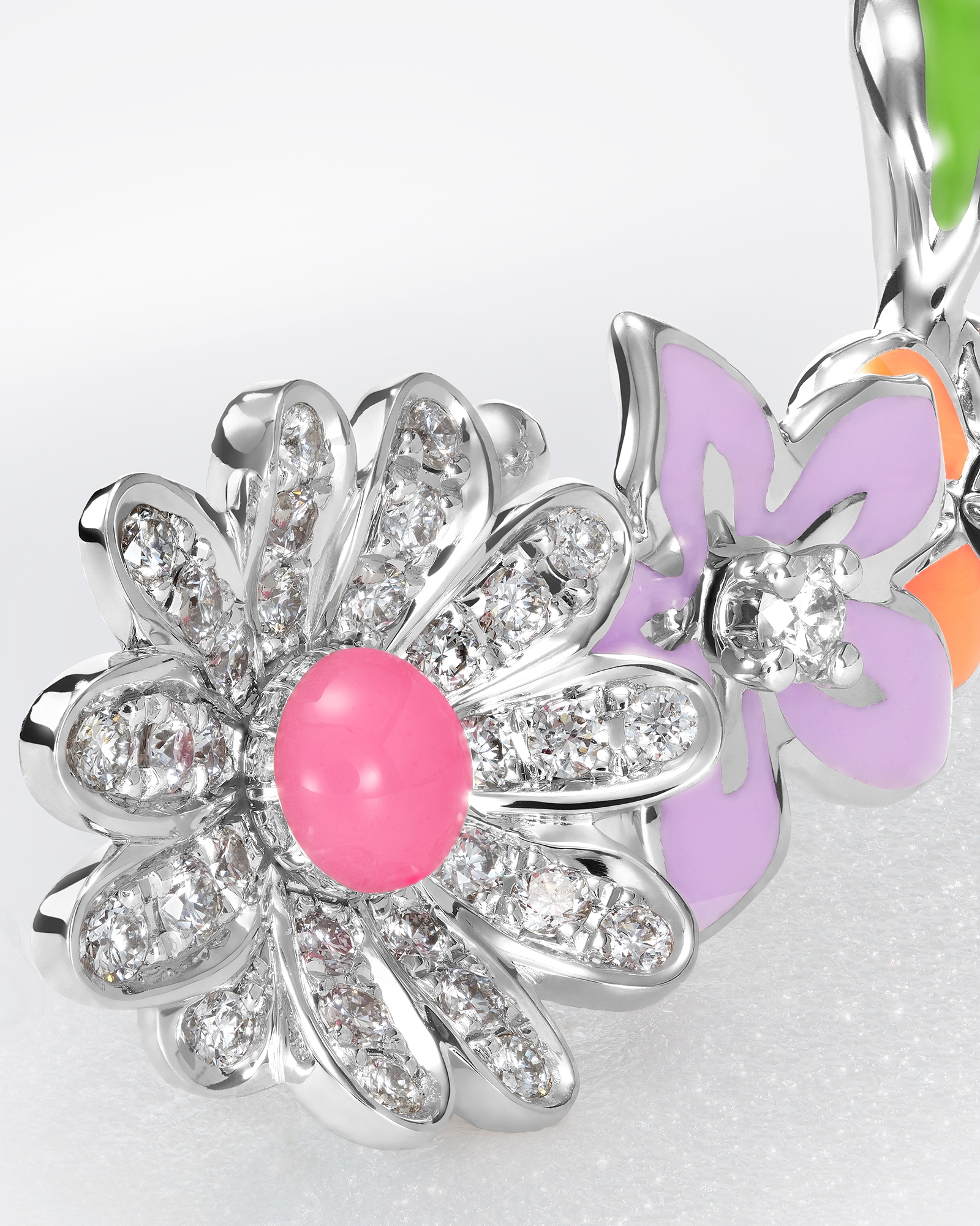 Diorette 单只耳环 白色 18K 金、钻石和高级珠宝彩漆装饰 E03