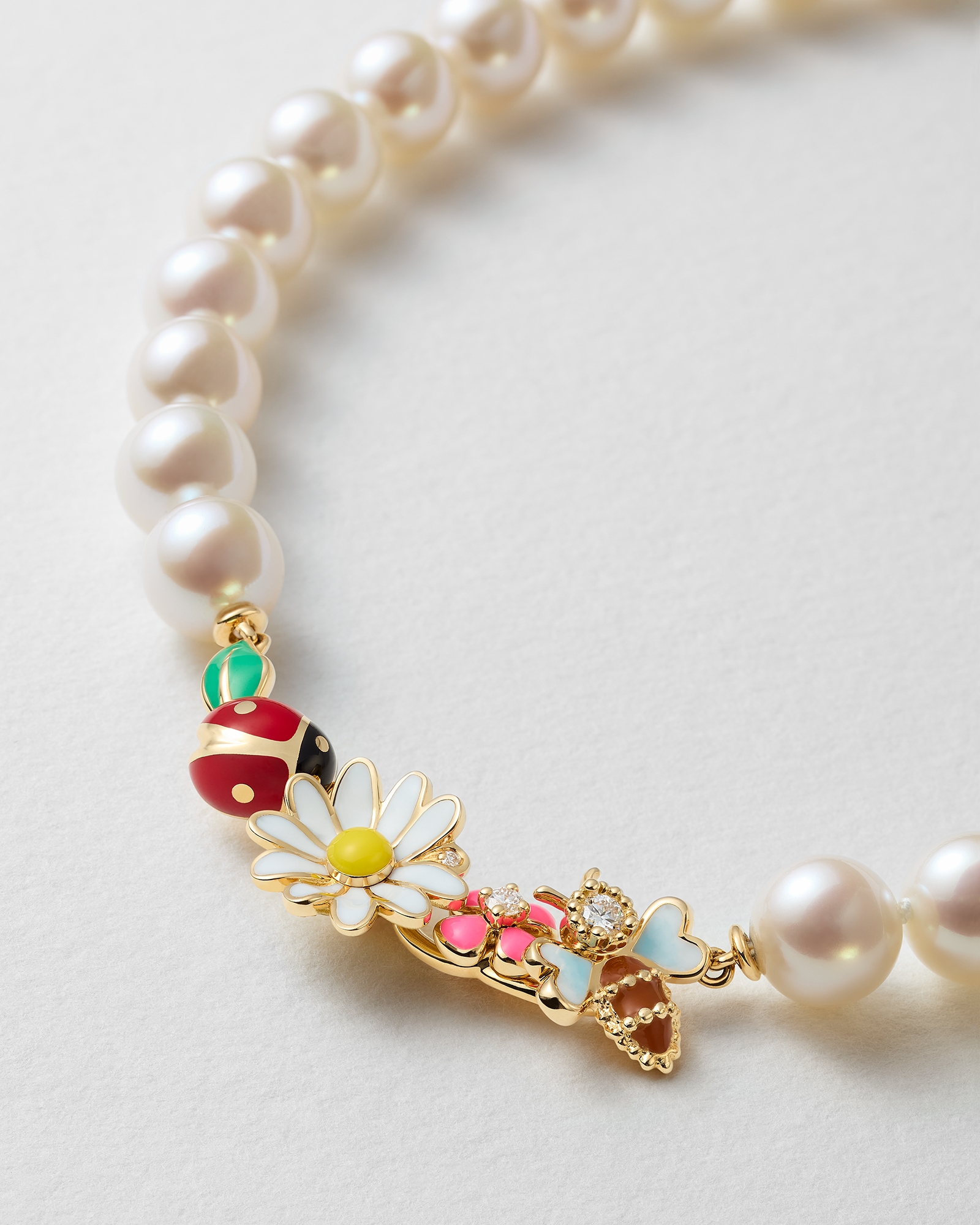 Diorette 项链 黄色 18K 金、珍珠、钻石和涂漆装饰 E03