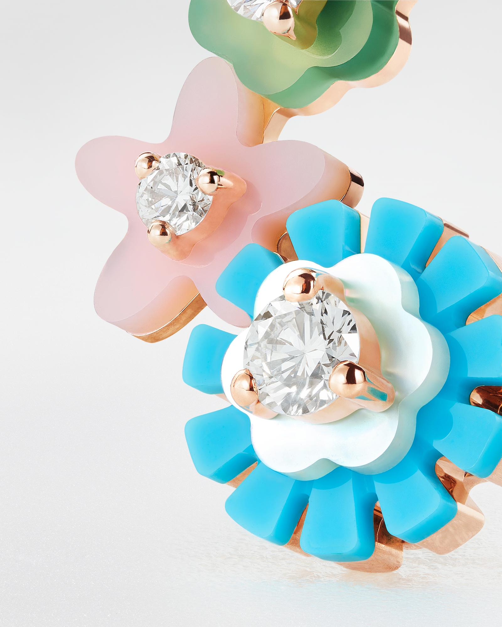 Diorigami 耳环 玫瑰色 18K 金、钻石、绿玉髓、绿松石、黄玛瑙、锂云母、白色珍珠母贝、粉色欧泊和高级珠宝彩漆 E03