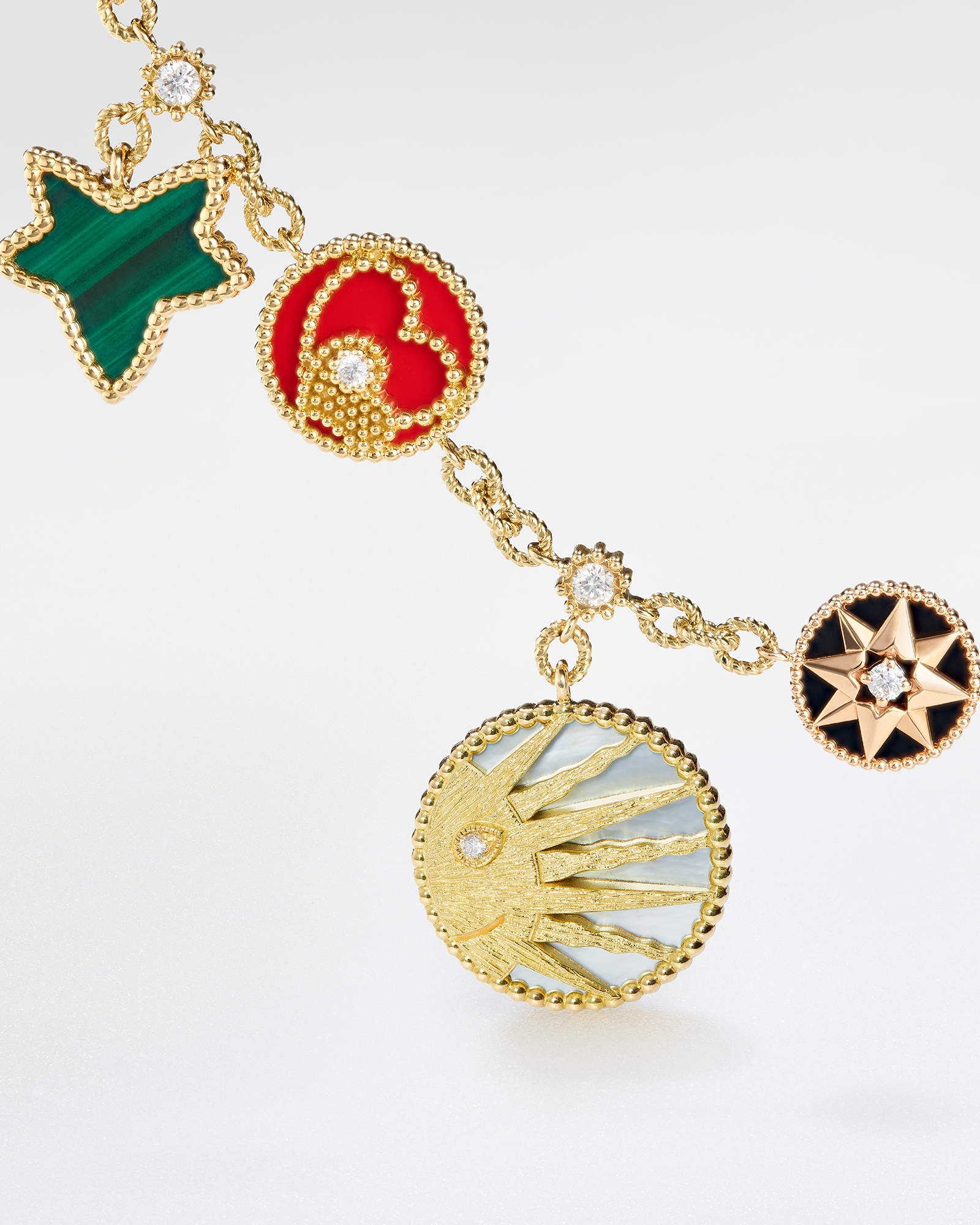 Charms 手链 黄色、玫瑰色和白色 18K 金、铂金、钻石和石饰 E02