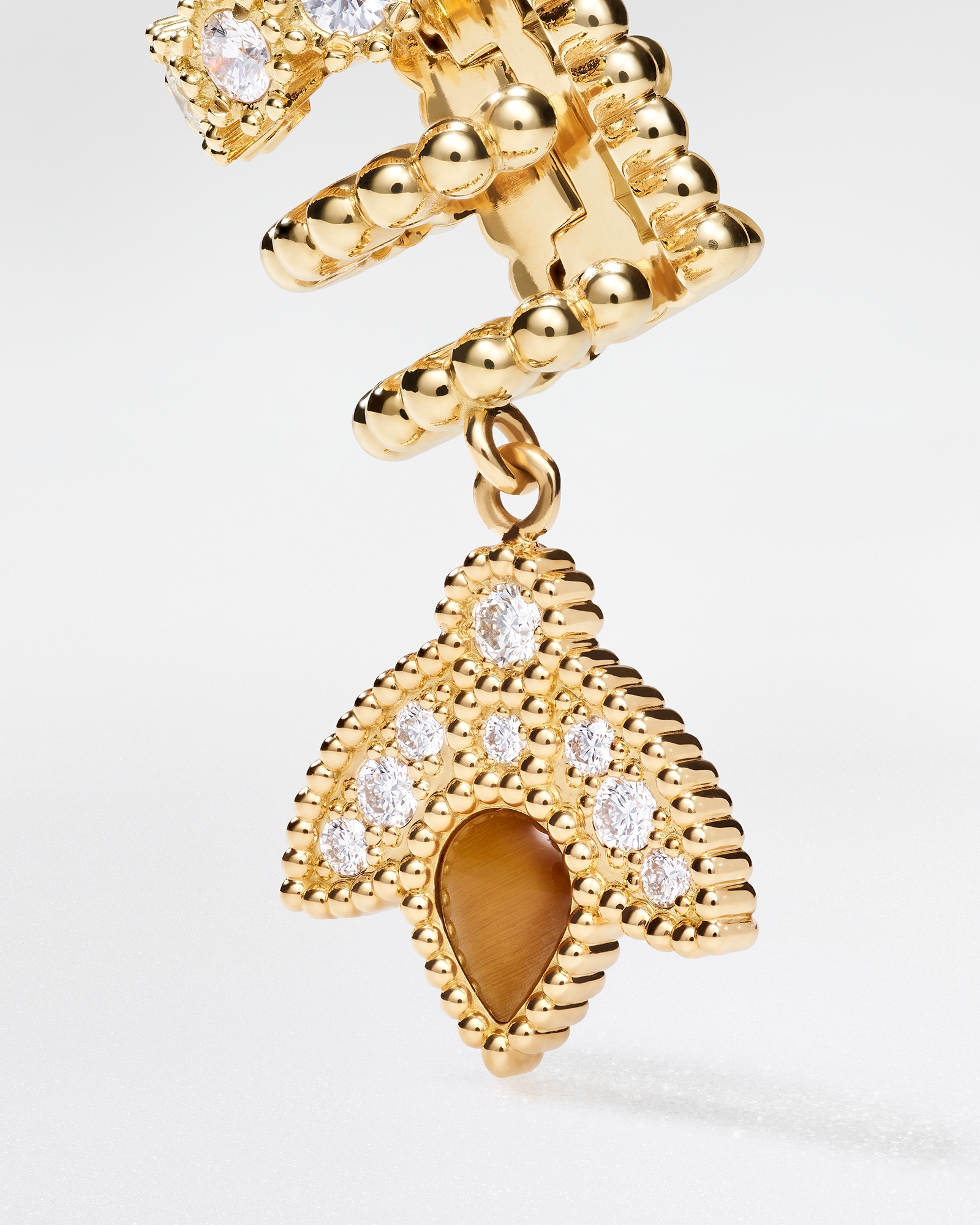 Charms 耳环 黄色 18K 金、玫瑰色和白色 18K 金、钻石和宝石装饰 E03