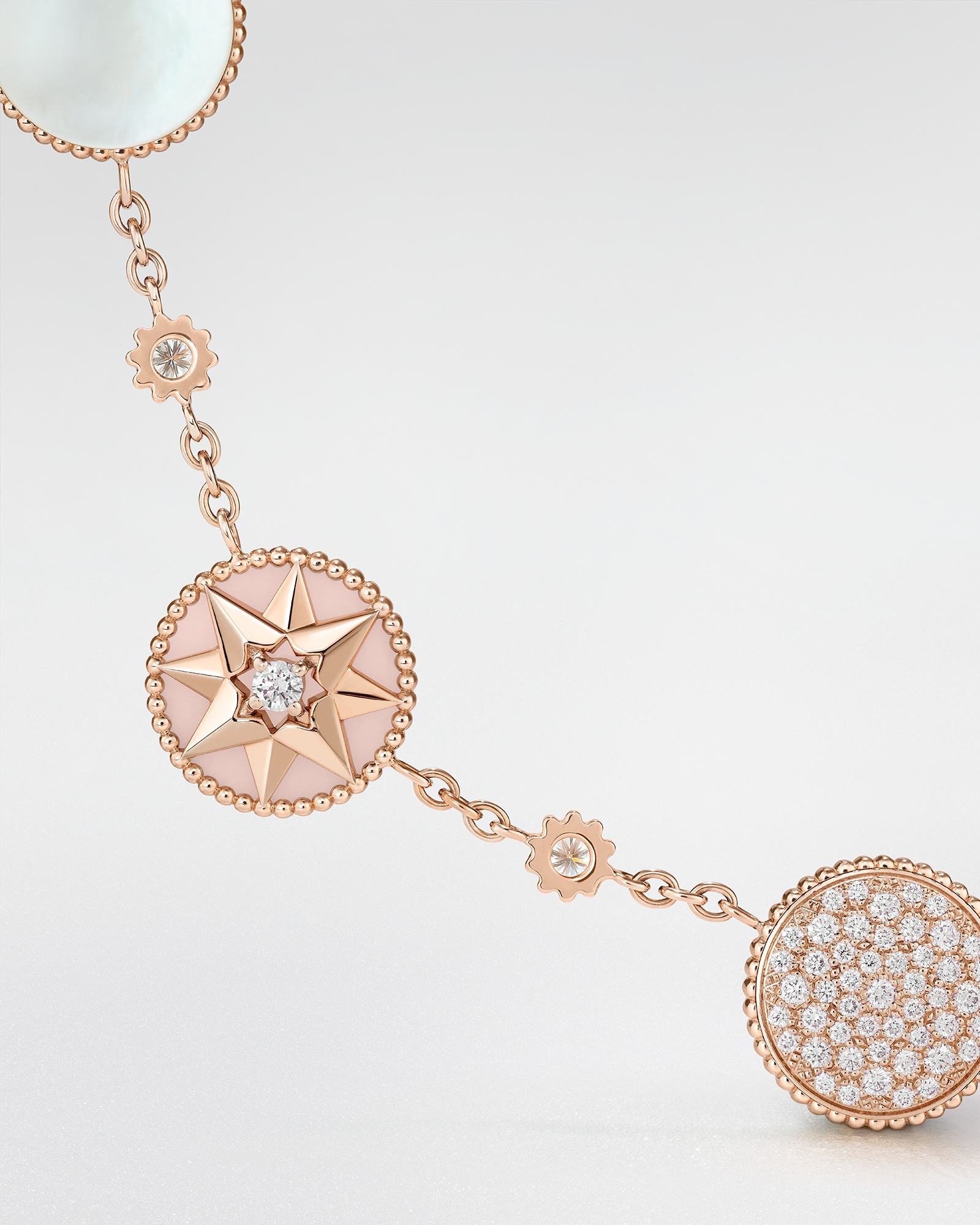 Rose des Vents 项链 玫瑰色 18K 金、钻石、珍珠母贝和粉色欧泊装饰 E02