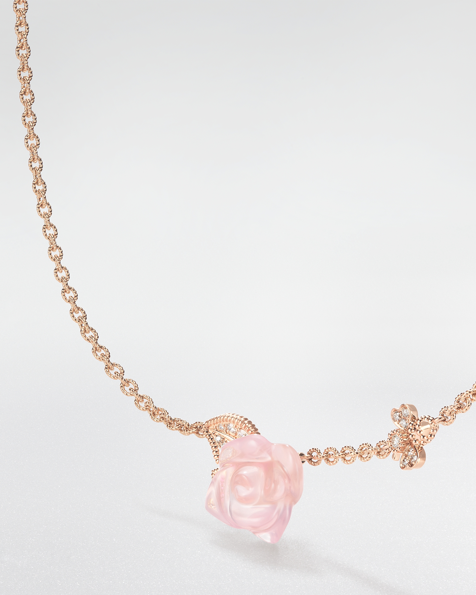 Rose Dior Pré Catelan 项链 玫瑰色 18K 金、钻石和芙蓉石装饰 E02