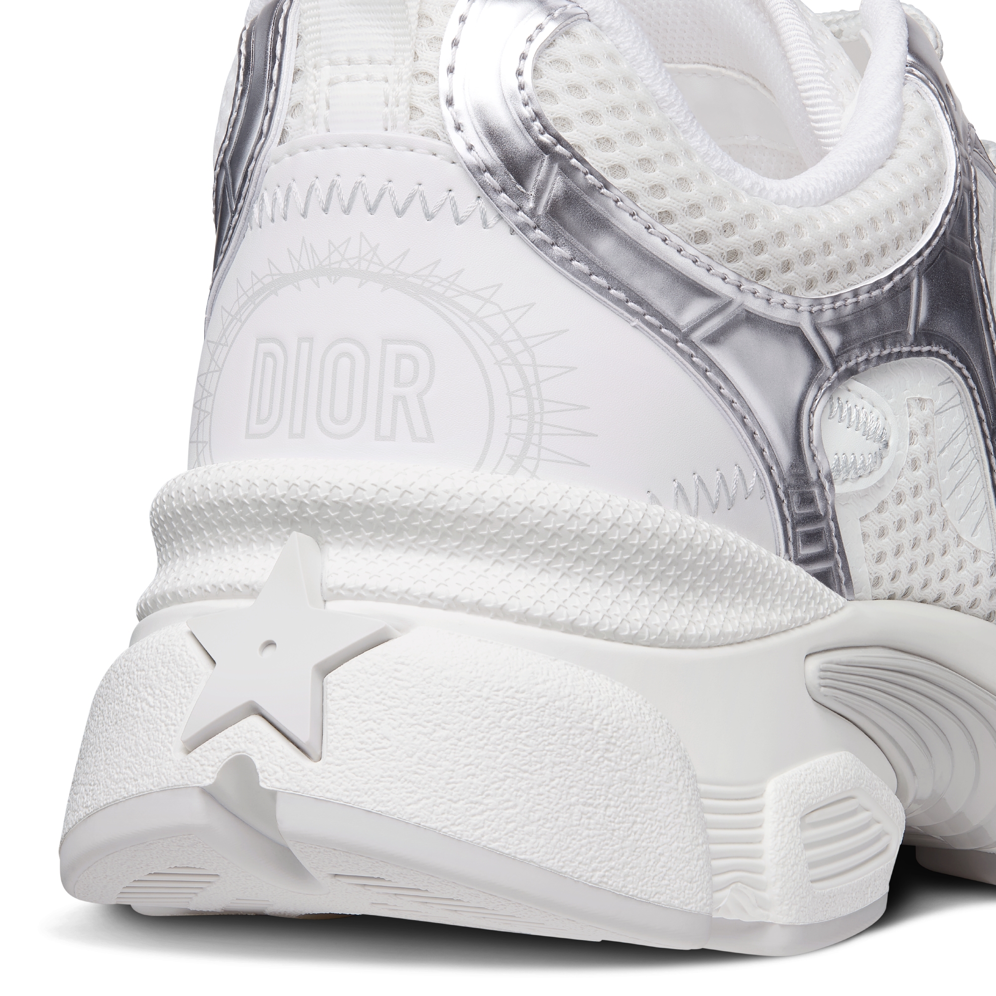 Dior Chrono 运动鞋 白色网眼织物搭配银色调和白色层压皮革效果镶片 E09