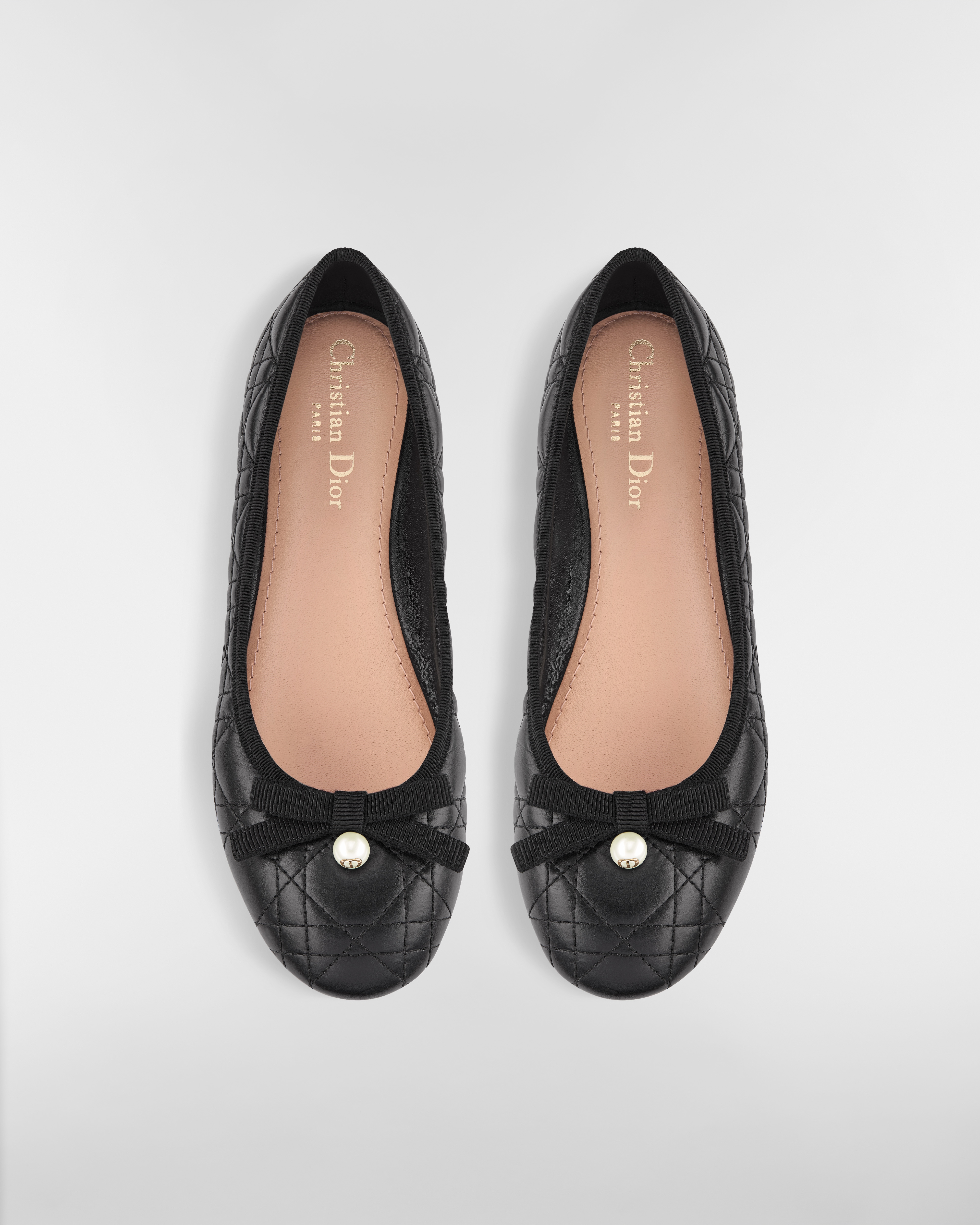 Dior 芭蕾鞋 黑色绗缝牛皮革藤格纹 E06