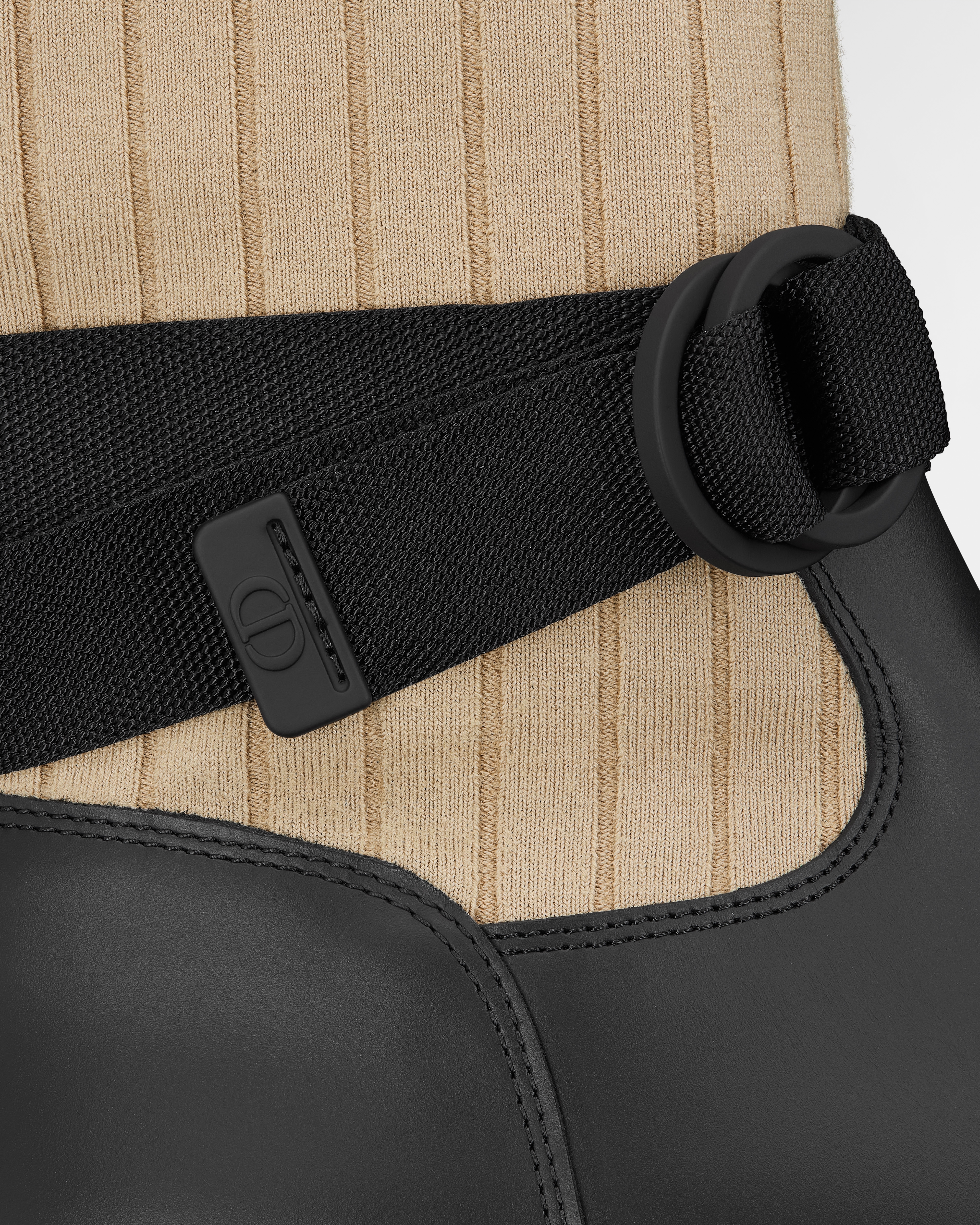 D-Major 及踝靴 黑色牛皮革搭配米色和黑色科技针织面料 E09