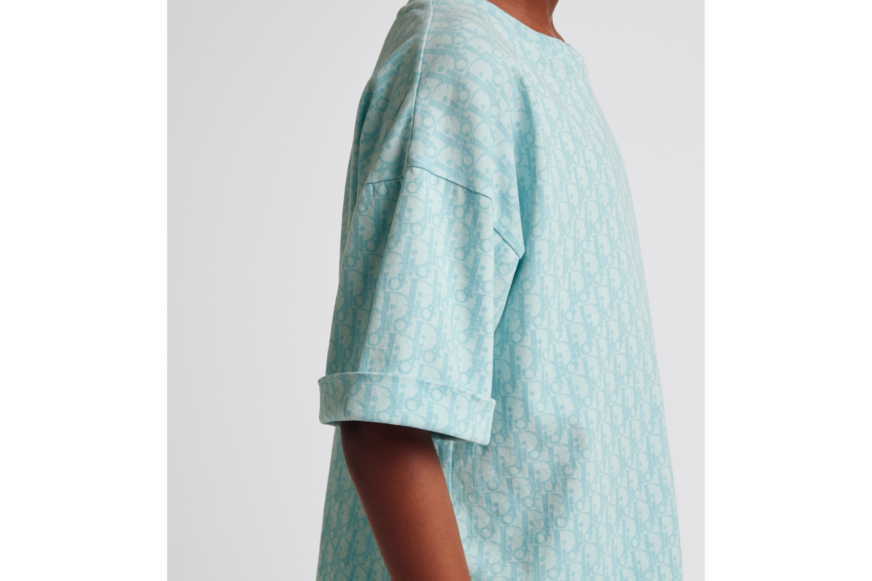 look_image_alt_prefix 儿童 T 恤 蓝色棉质平纹针织石洗效果 Oblique 印花 E09