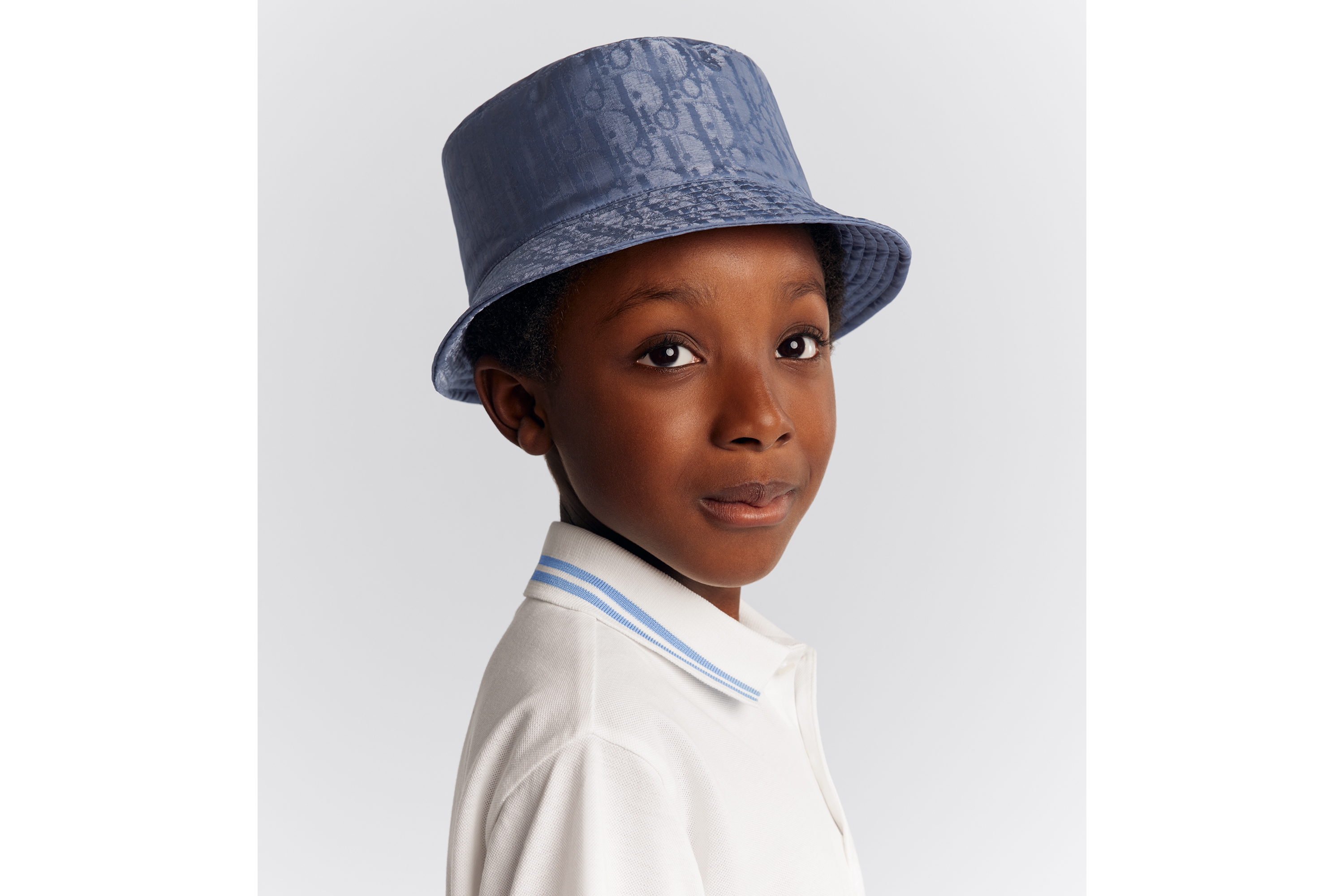 look_image_alt_prefix 儿童桶帽 灰蓝色防水科技提花面料 Oblique 印花缎面饰面 E26