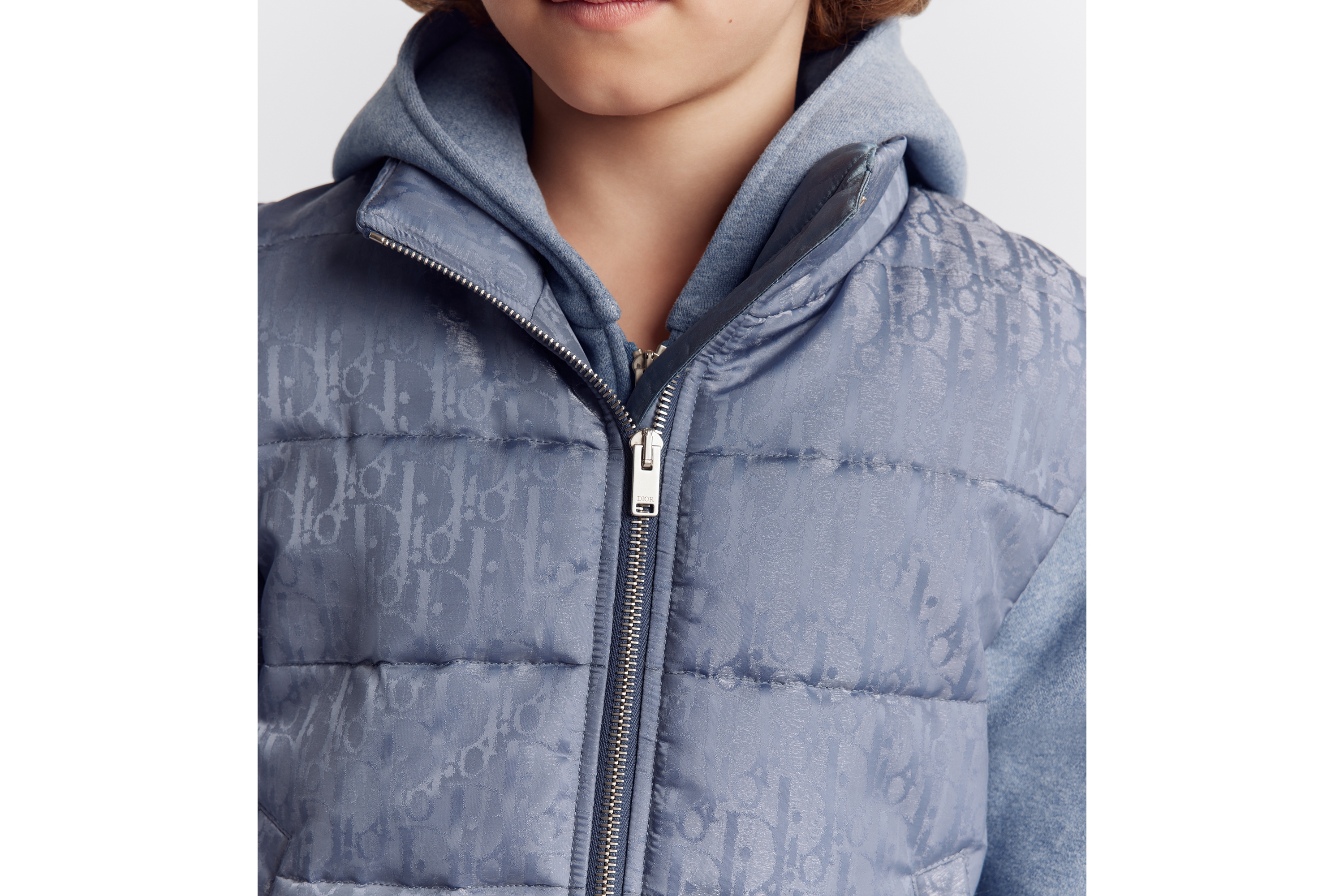 look_image_alt_prefix 儿童背心 灰蓝色防水科技提花面料 Oblique 印花缎面饰面 E03