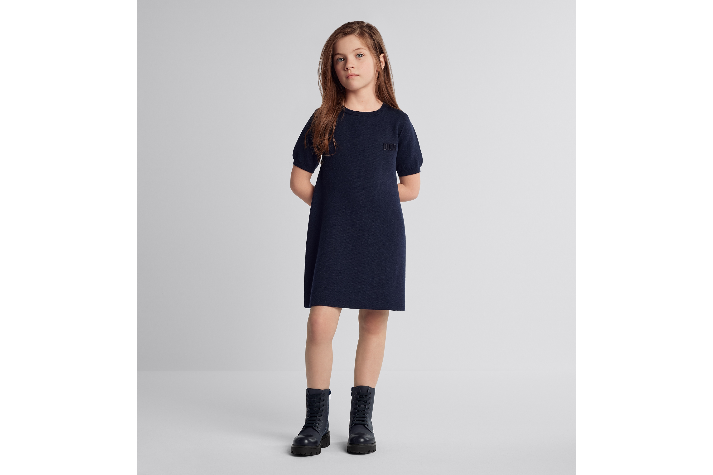 look_image_alt_prefix 儿童双面 A 字连衣裙 海军蓝色绵羊毛针织面料象牙色和蓝色 Oblique 印花 E07