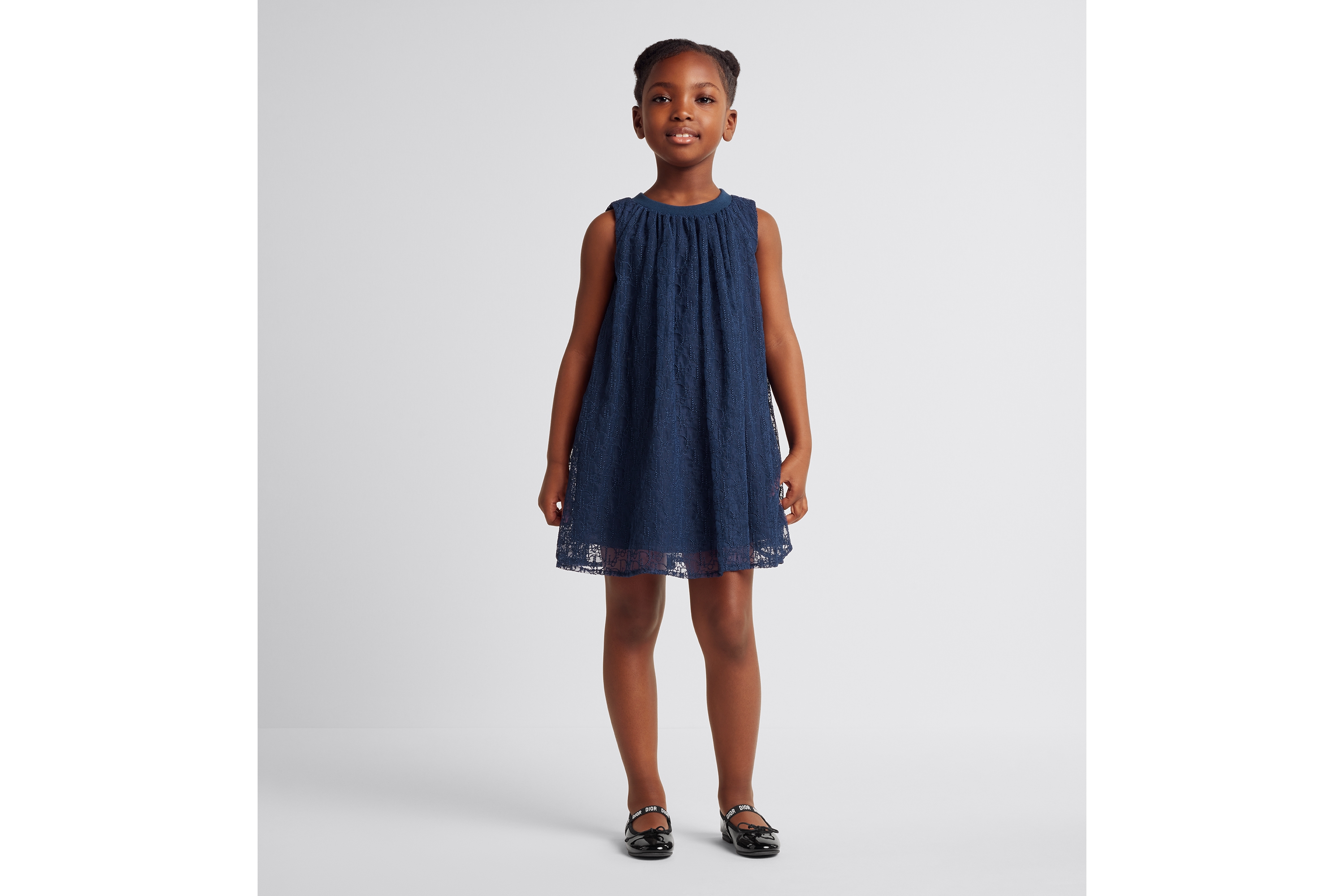 look_image_alt_prefix 儿童喇叭形连衣裙 海军蓝色刺绣薄纱珠饰效果 Oblique 印花图案 E07