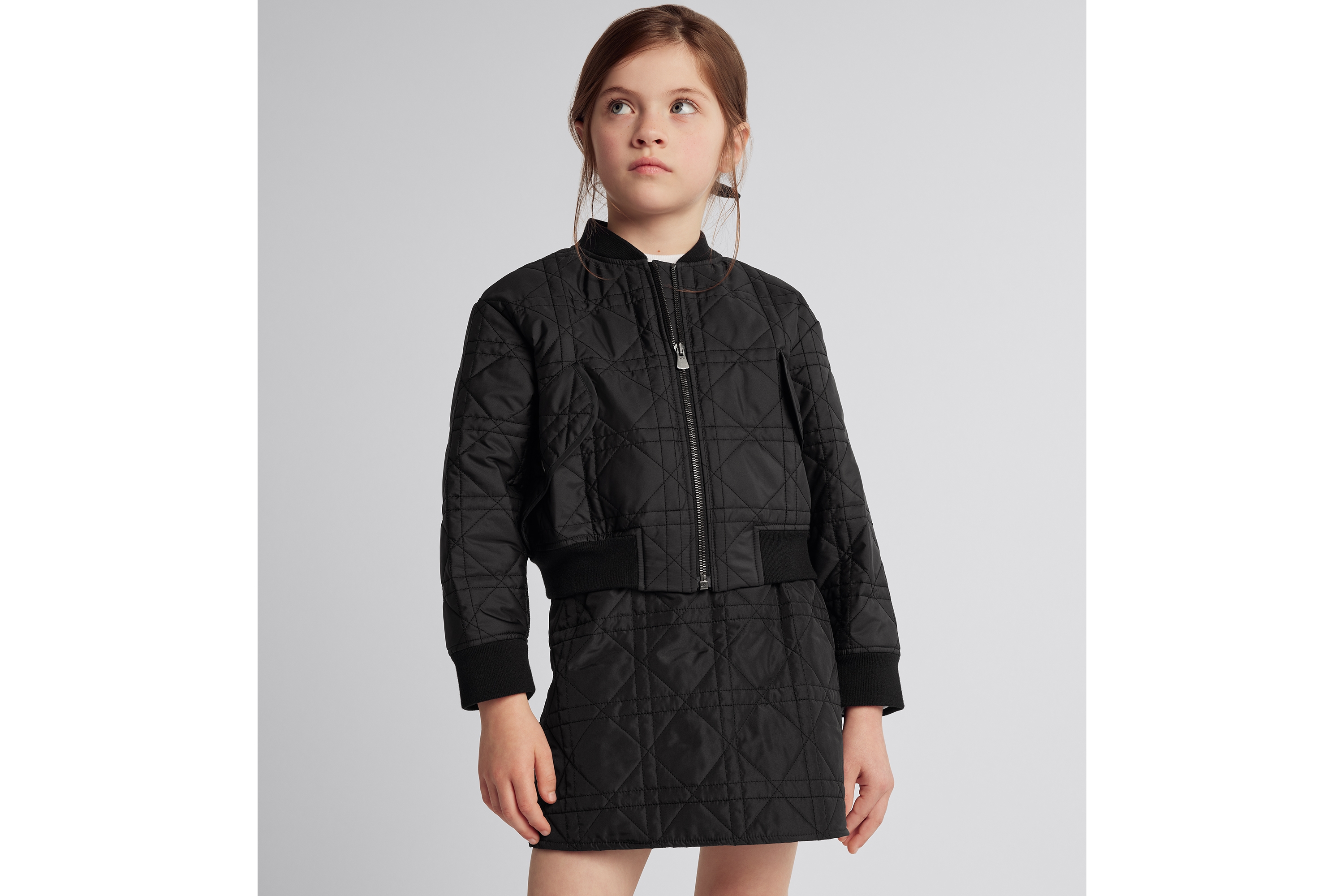 look_image_alt_prefix 儿童飞行员夹克 黑色科技面料超大藤格纹 E02