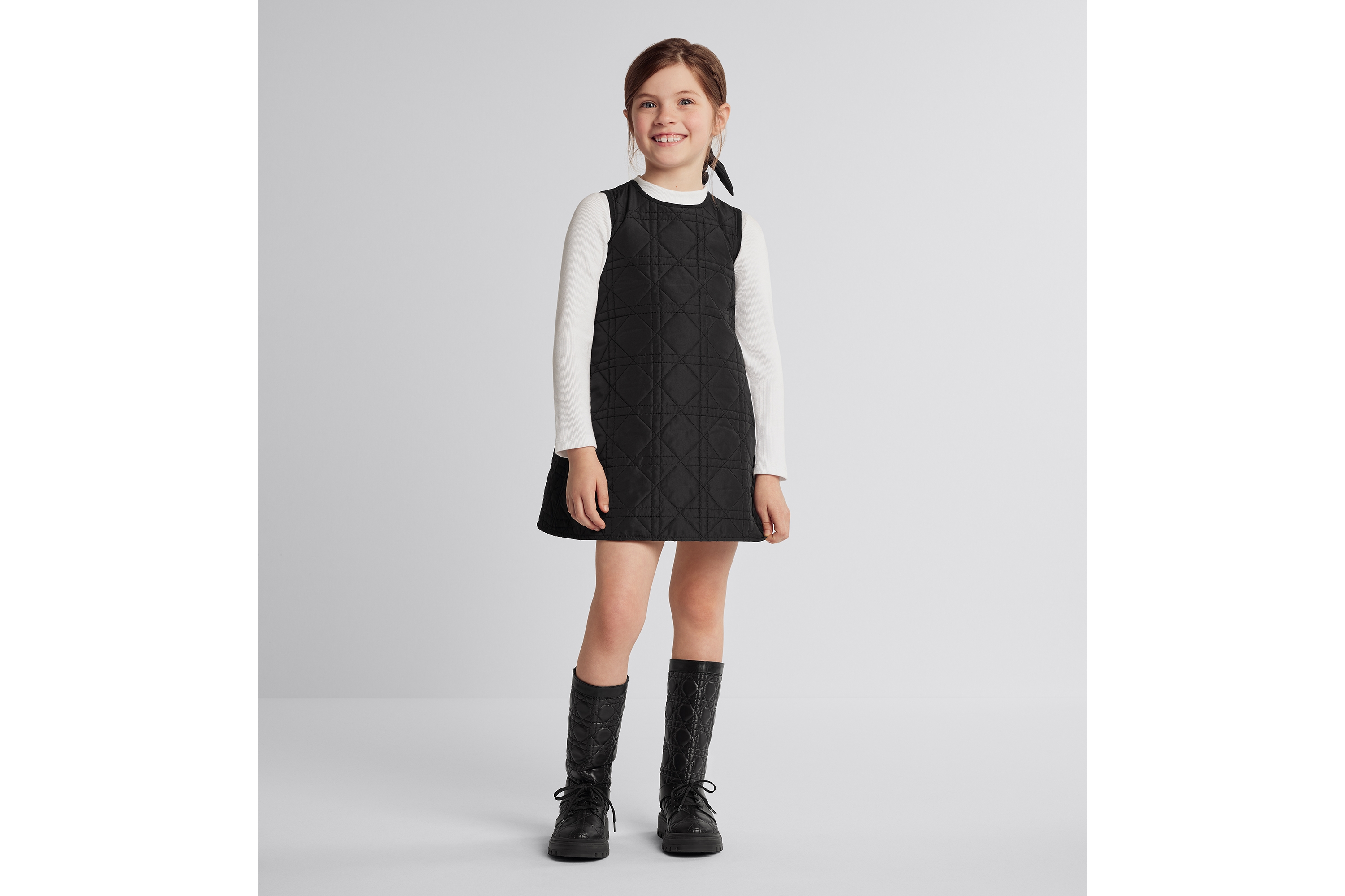 look_image_alt_prefix 儿童 A 字连衣裙 黑色科技面料超大藤格纹 E07