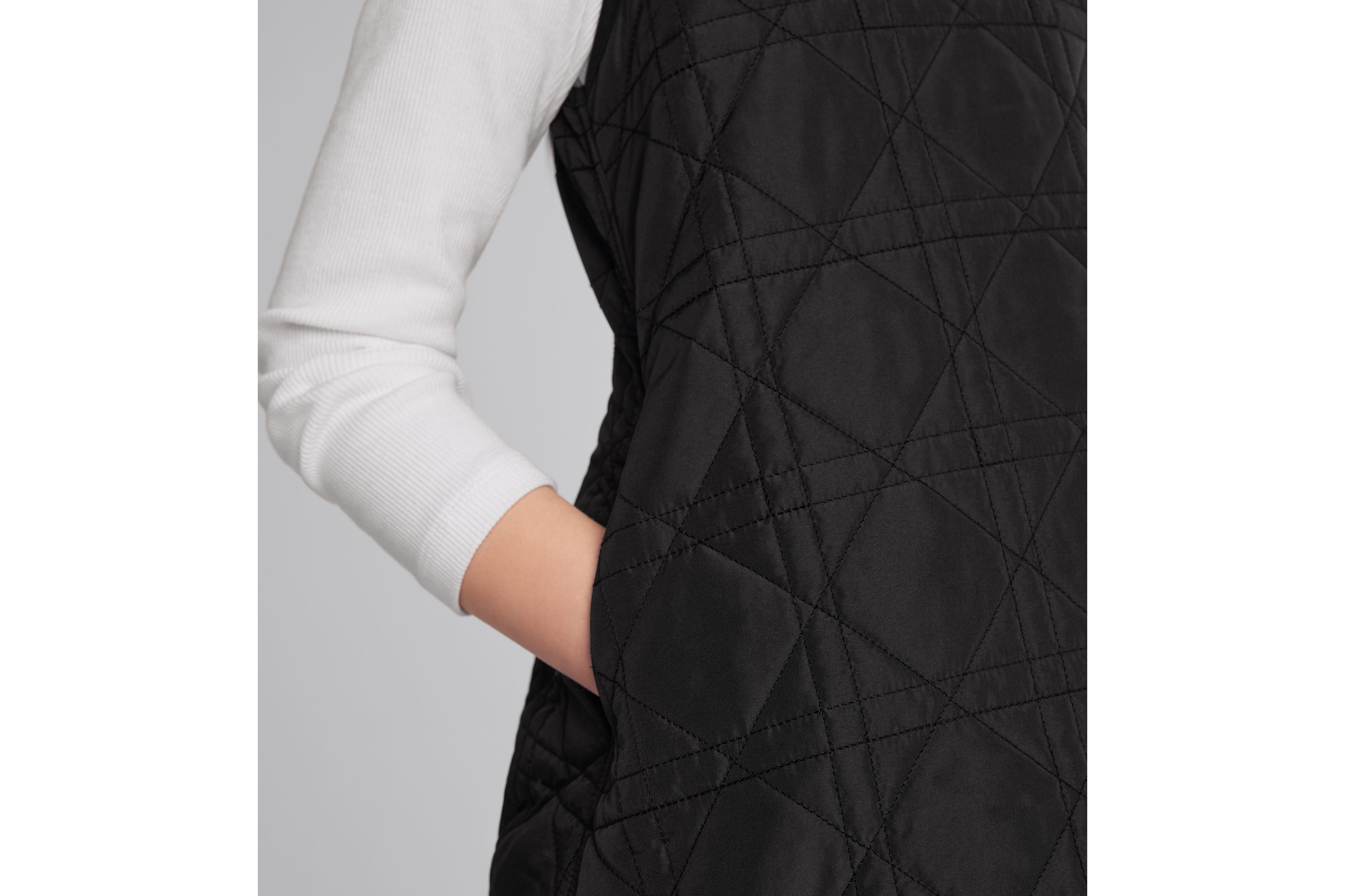 look_image_alt_prefix 儿童 A 字连衣裙 黑色科技面料超大藤格纹 E09