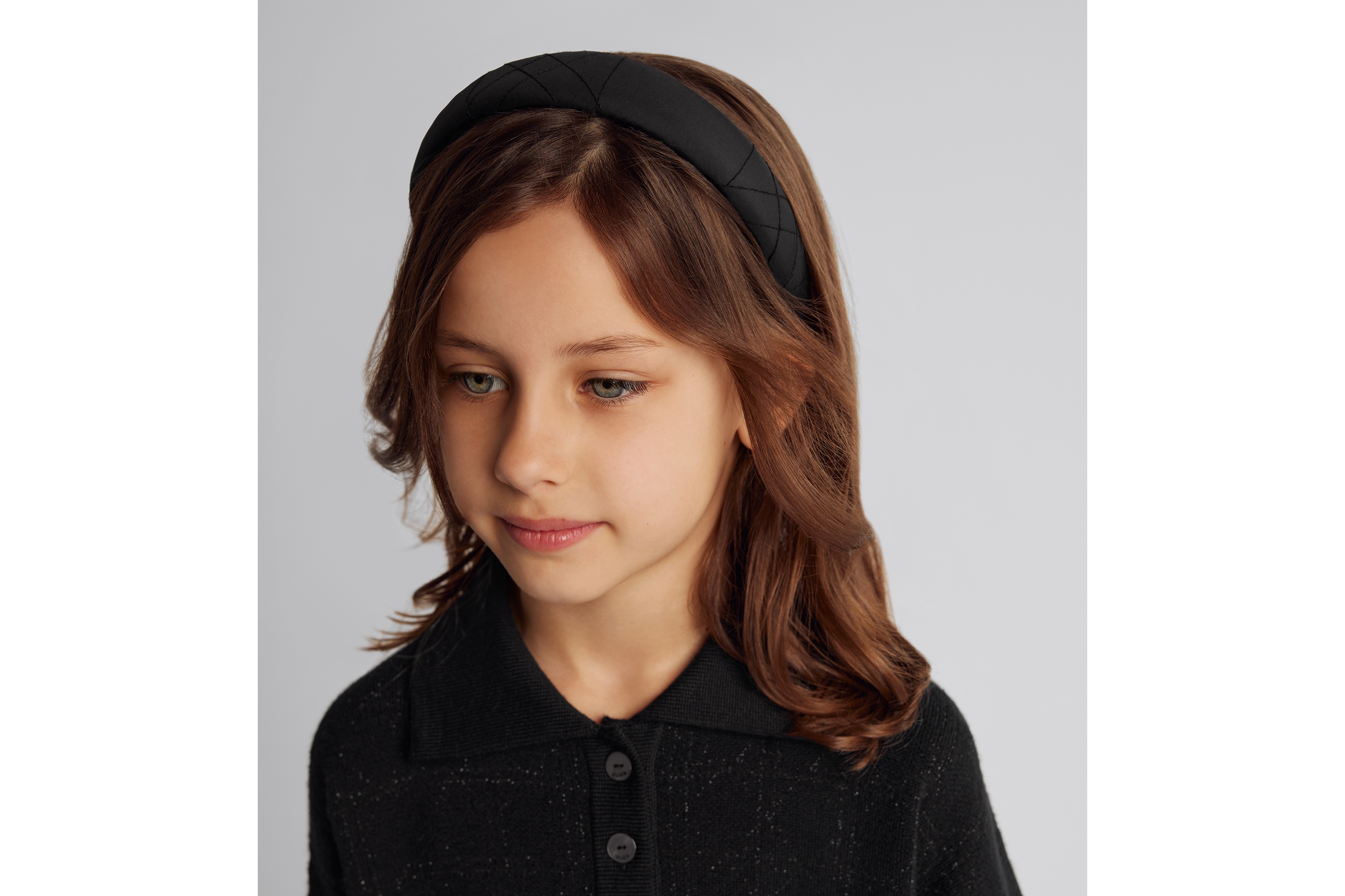 look_image_alt_prefix 儿童发带 黑色科技面料绗缝效果超大藤格纹 E26