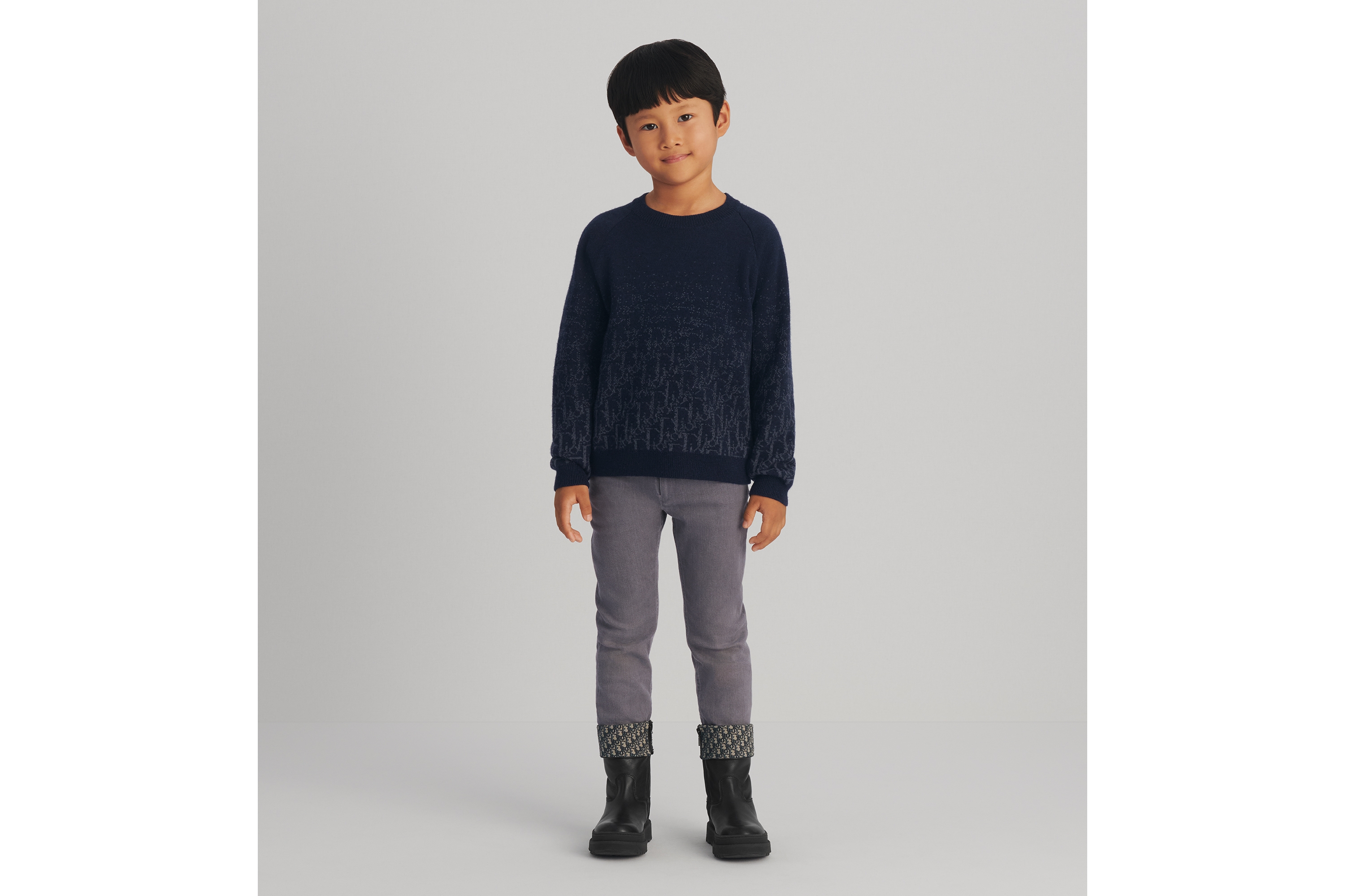 look_image_alt_prefix 儿童针织衫 海军蓝色绵羊毛针织面料蓝色 Oblique 印花渐变效果 E08