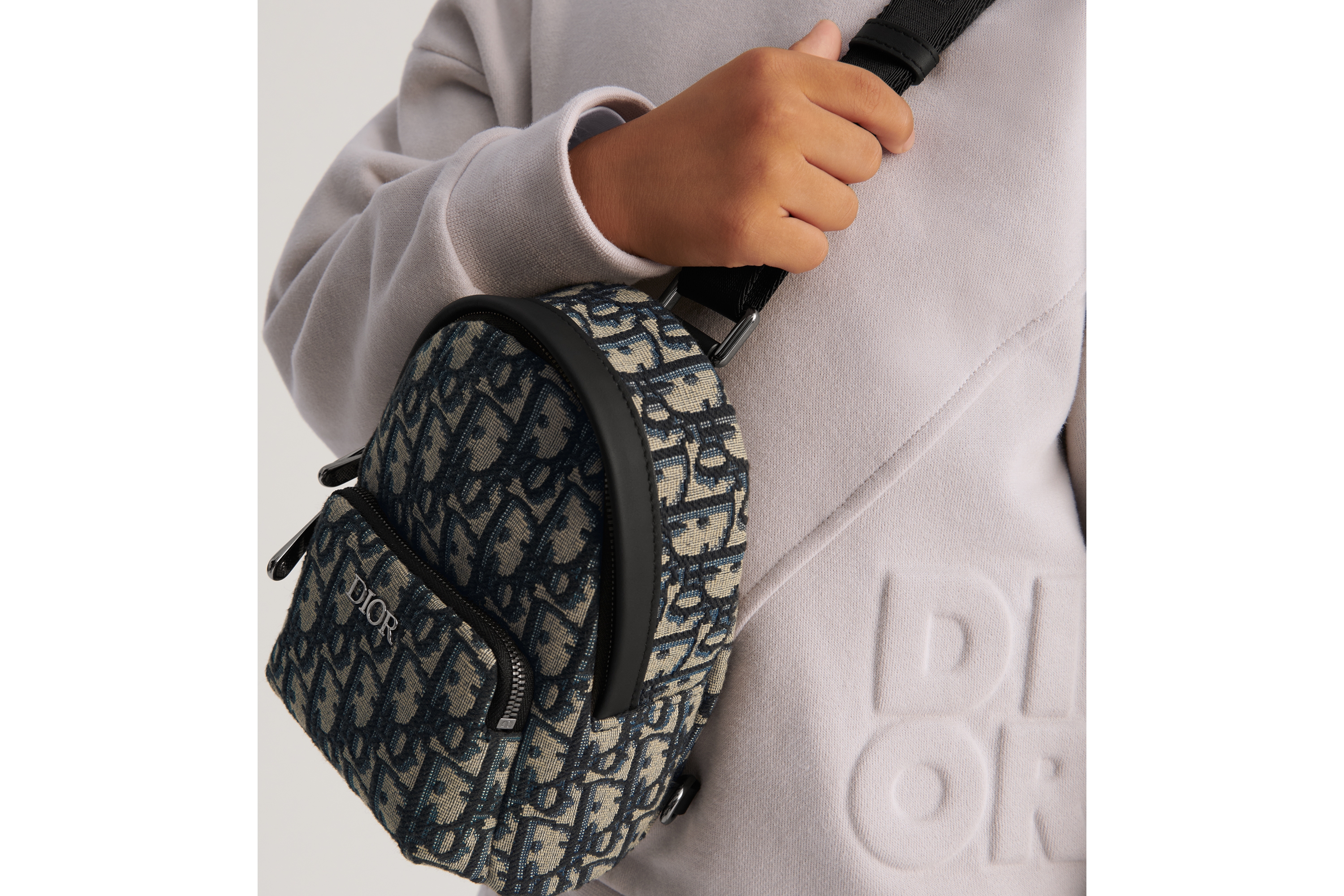 look_image_alt_prefix 儿童微型 Rider 单肩包 米色和蓝色 Oblique 印花面料 E19