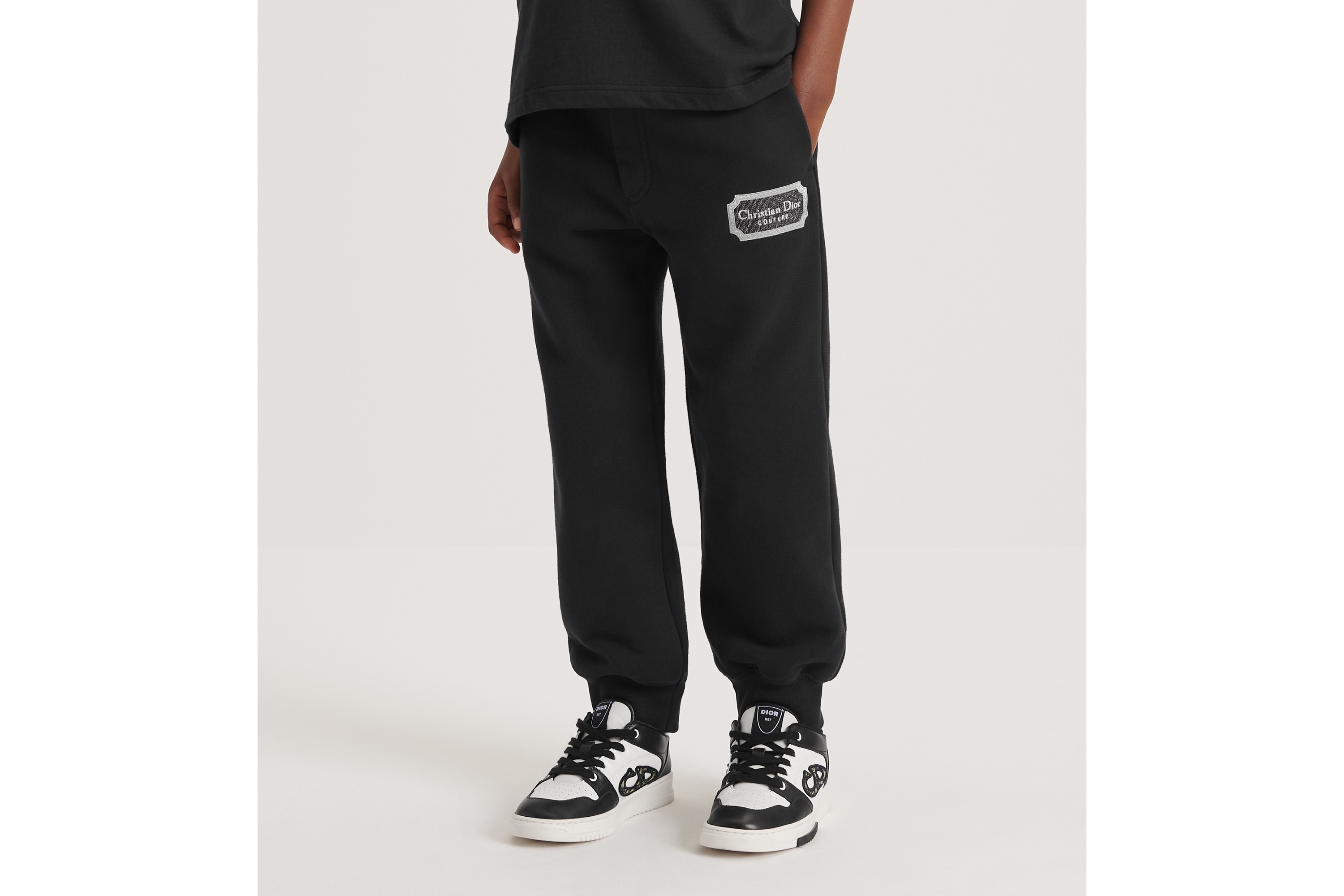 look_image_alt_prefix 儿童运动长裤 黑色棉质起绒面料 Christian Dior Couture 标志 E13