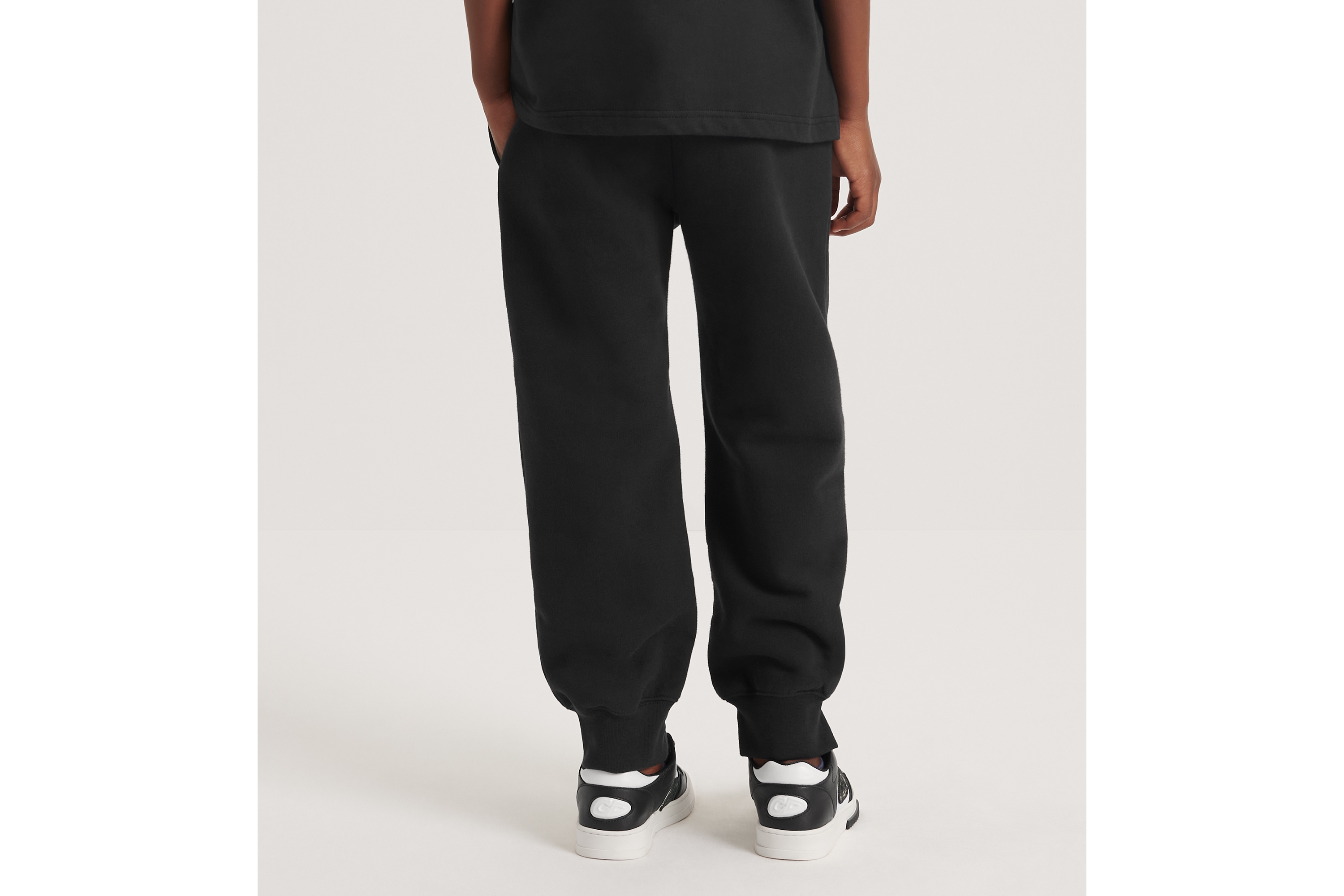 look_image_alt_prefix 儿童运动长裤 黑色棉质起绒面料 Christian Dior Couture 标志 E15
