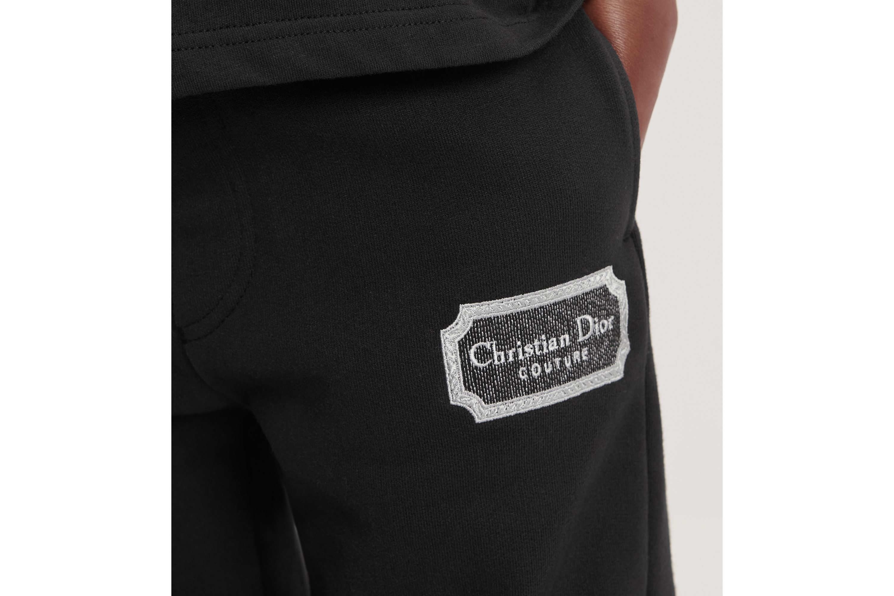 look_image_alt_prefix 儿童运动长裤 黑色棉质起绒面料 Christian Dior Couture 标志 E16