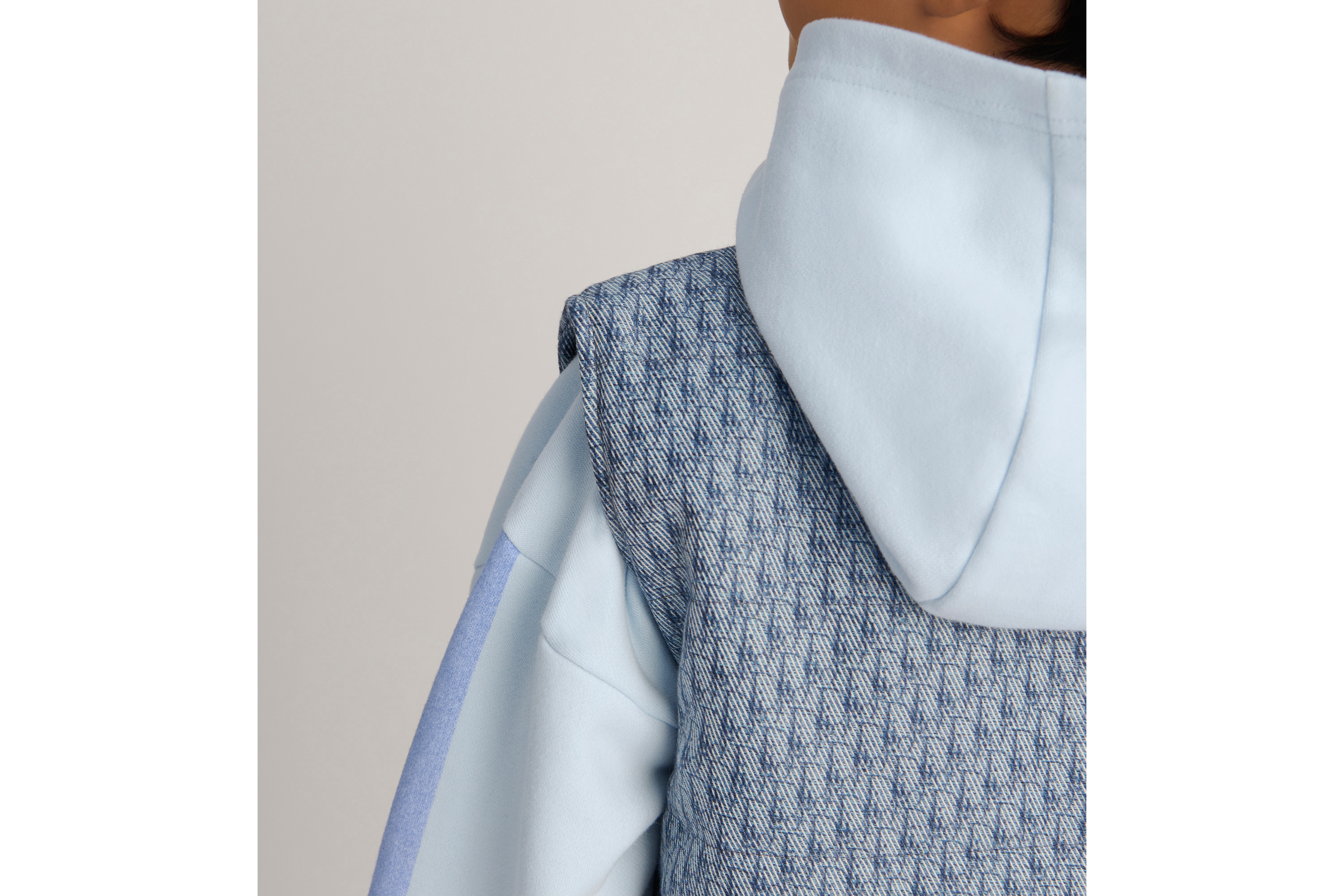 look_image_alt_prefix 儿童背心 蓝色防水效果棉质华达呢 Oblique 印花 E04