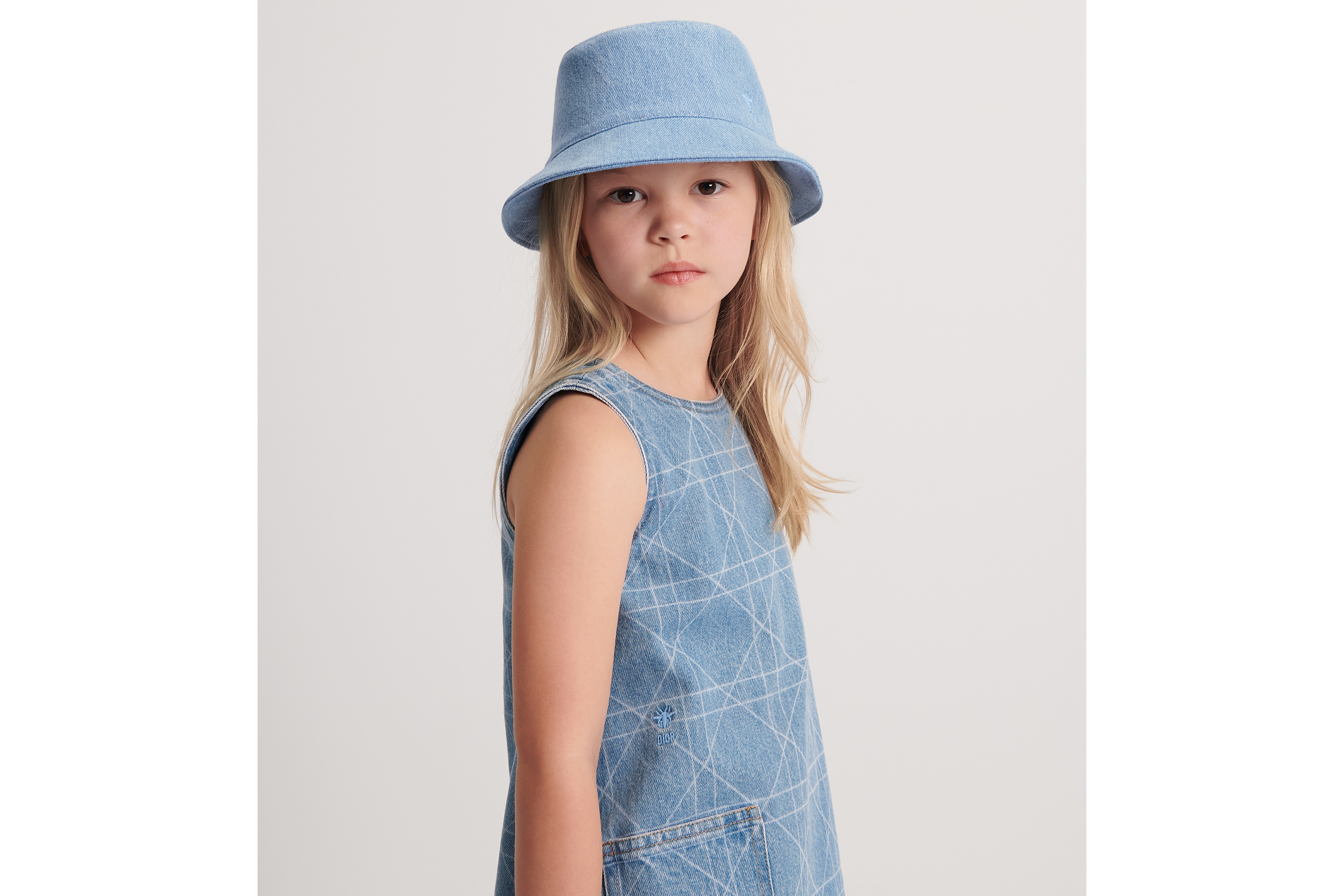 look_image_alt_prefix 儿童 A 字连衣裙 蓝色棉质混纺牛仔布藤格纹 E07