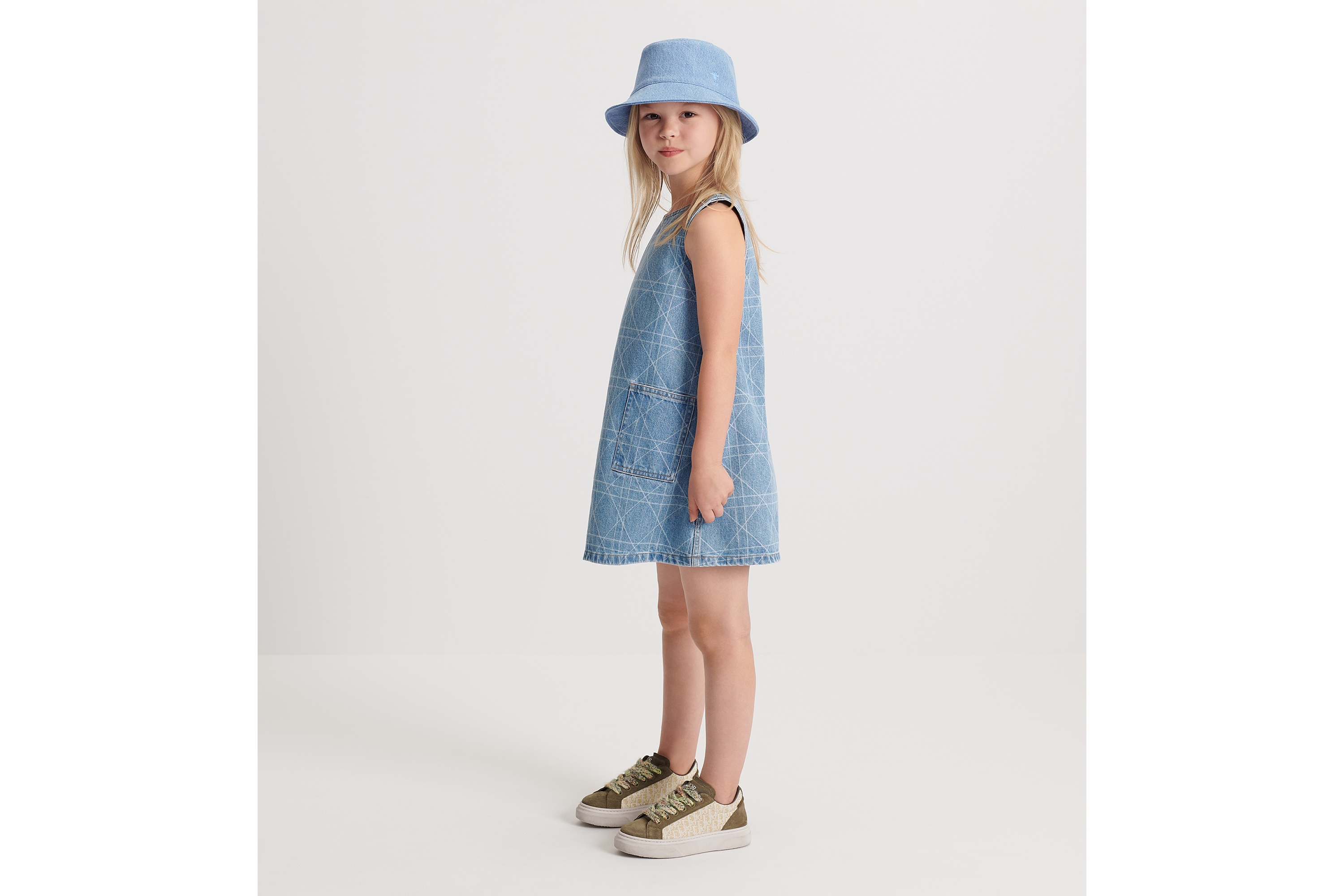 look_image_alt_prefix 儿童 A 字连衣裙 蓝色棉质混纺牛仔布藤格纹 E08