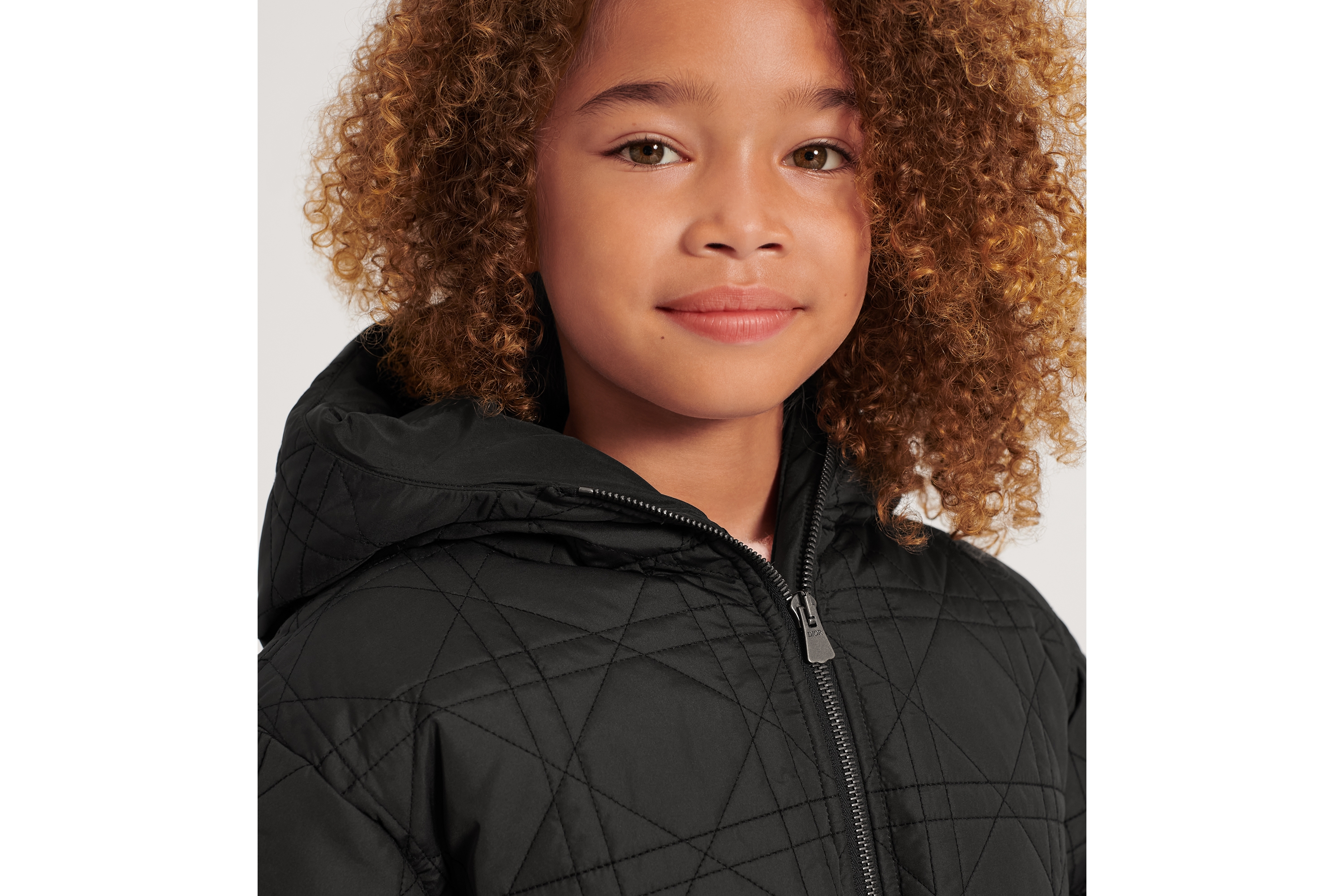 look_image_alt_prefix 儿童连帽羽绒夹克 黑色科技面料藤格纹 E04