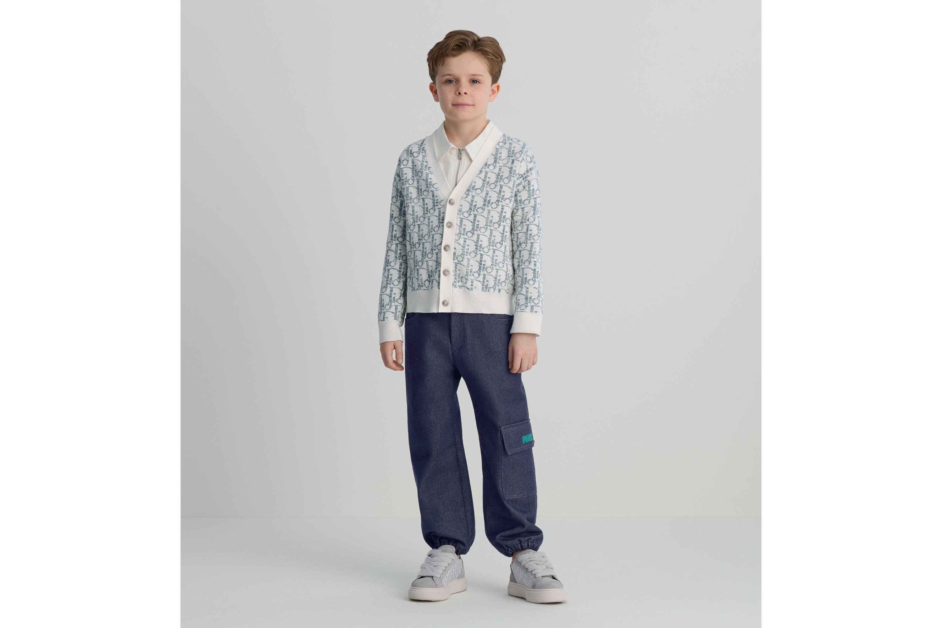 look_image_alt_prefix 儿童开衫 象牙色棉质针织面料绿色和蓝色 Oblique 印花 E05