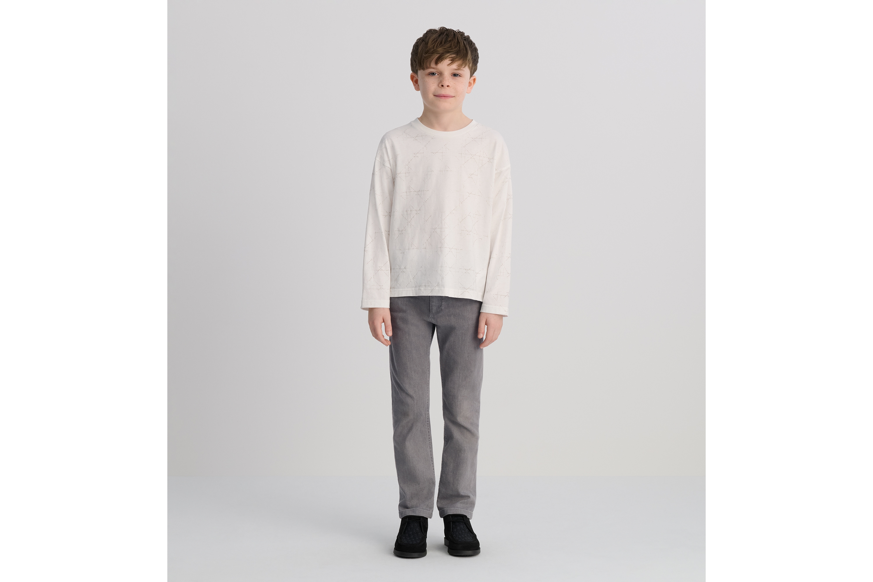 儿童长袖 T 恤 象牙色棉质平纹针织面料浅灰色藤格纹图案褪色效果 E01