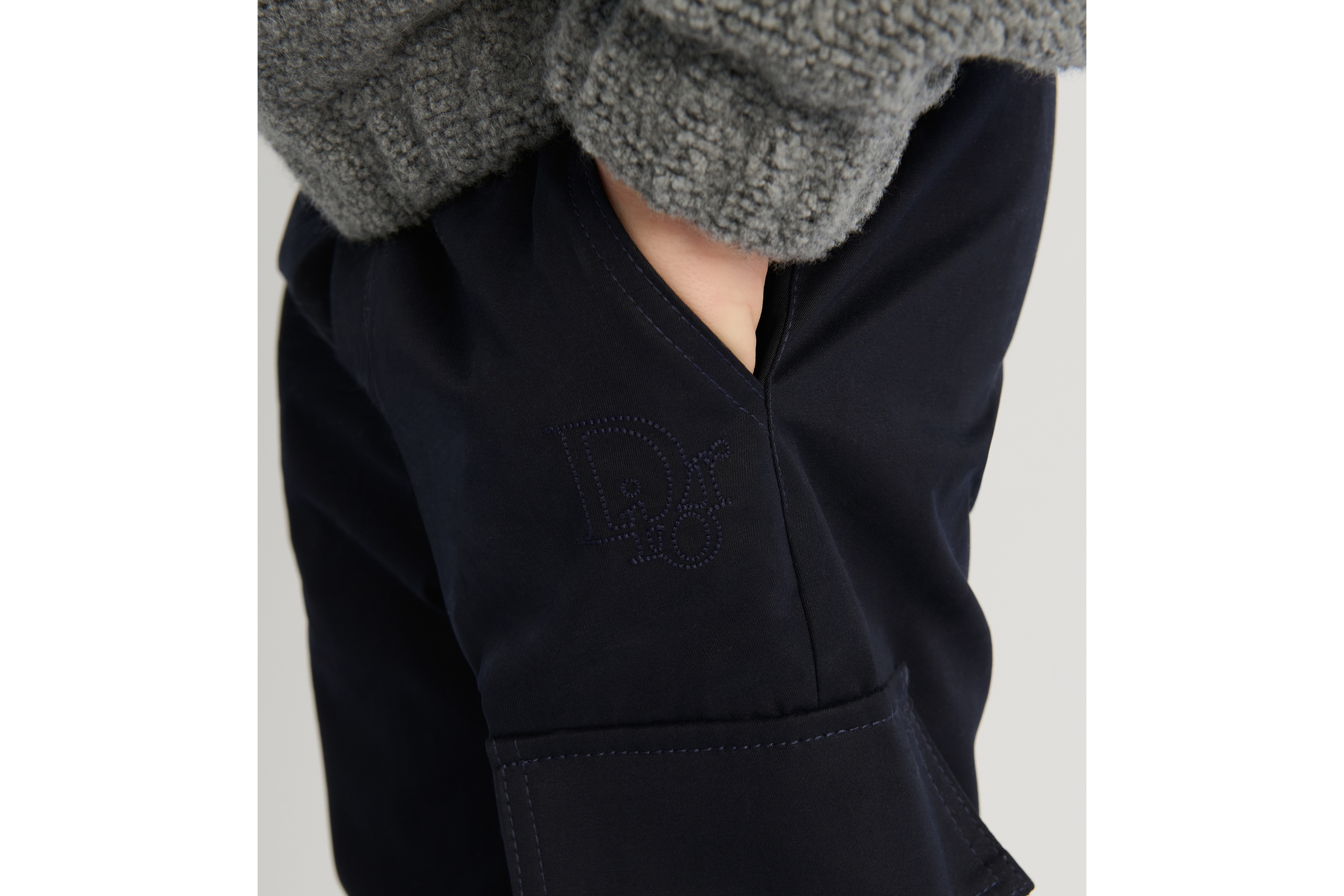 look_image_alt_prefix 儿童长裤 黑色棉质混纺华达呢 E06