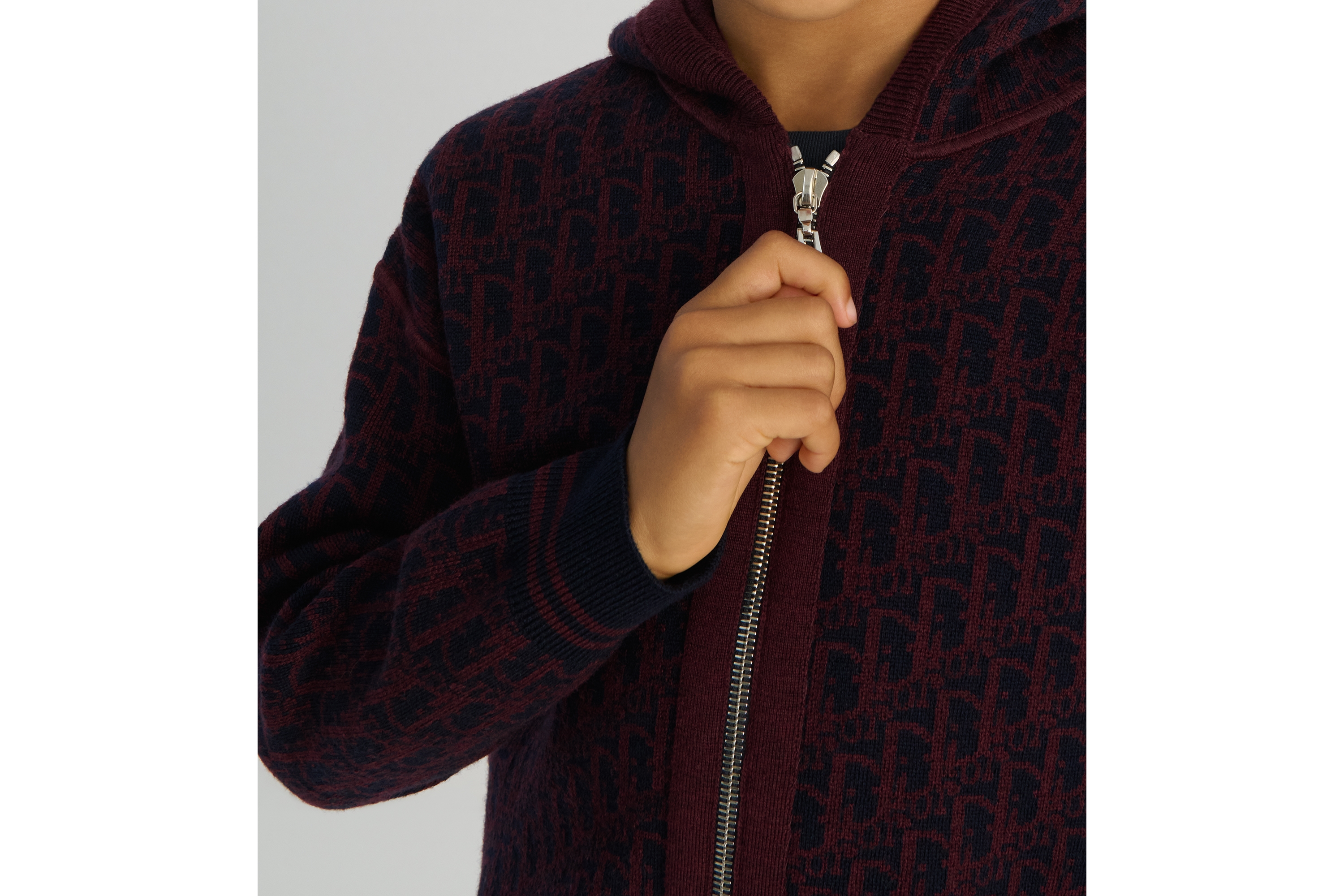 look_image_alt_prefix 儿童双面连帽拉链开衫 酒红色绵羊毛针织面料酒红色和海军蓝色 Oblique 印花 E10