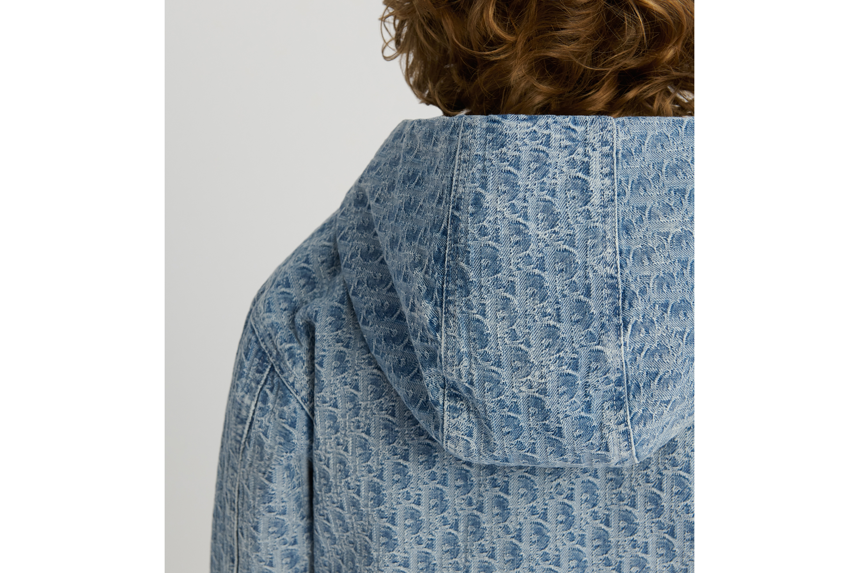 look_image_alt_prefix 儿童拉链连帽夹克 蓝色石洗针刺棉质牛仔布搭配 Oblique 印花面料 E06