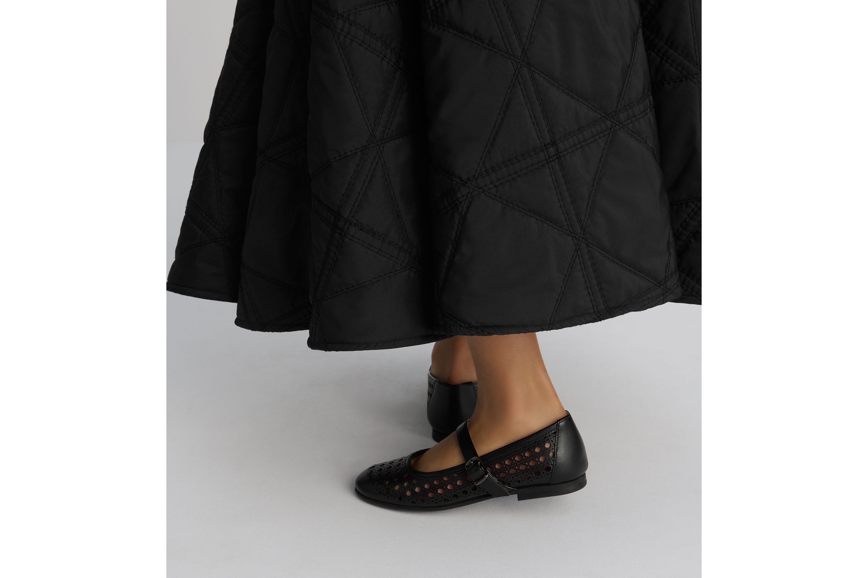 儿童芭蕾鞋 黑色镂空牛皮革藤格纹 E05